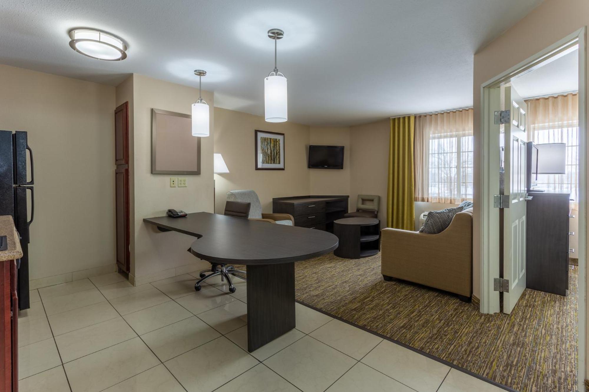 One-Bedroom Queen Suite photo 1