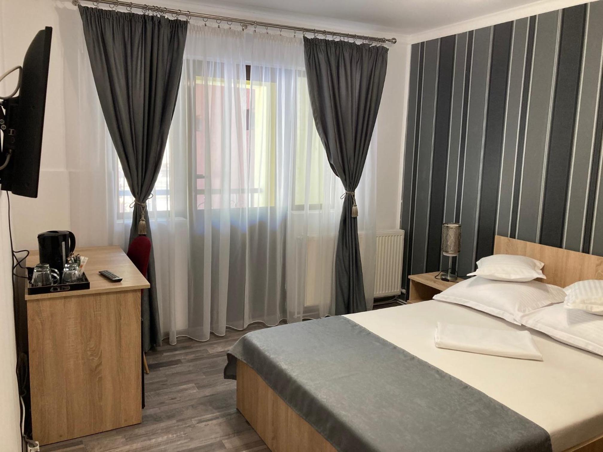Deluxe Double Room with Balcony - Photo 1