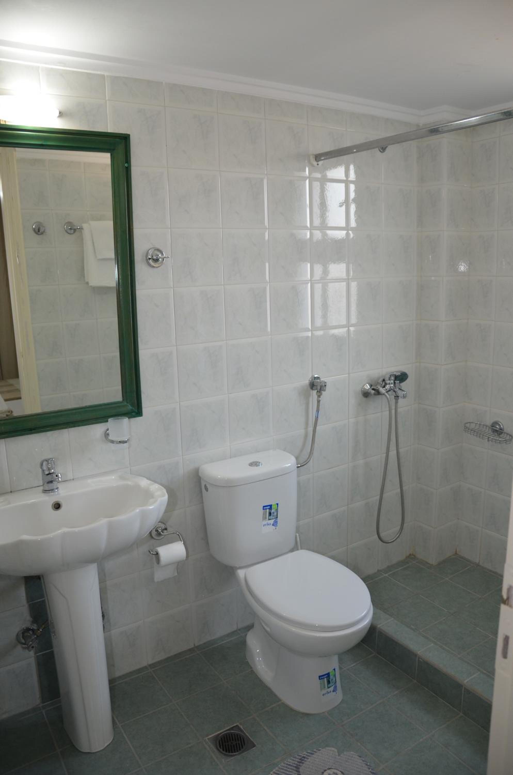  Twin Room with Balcony - Photo 7