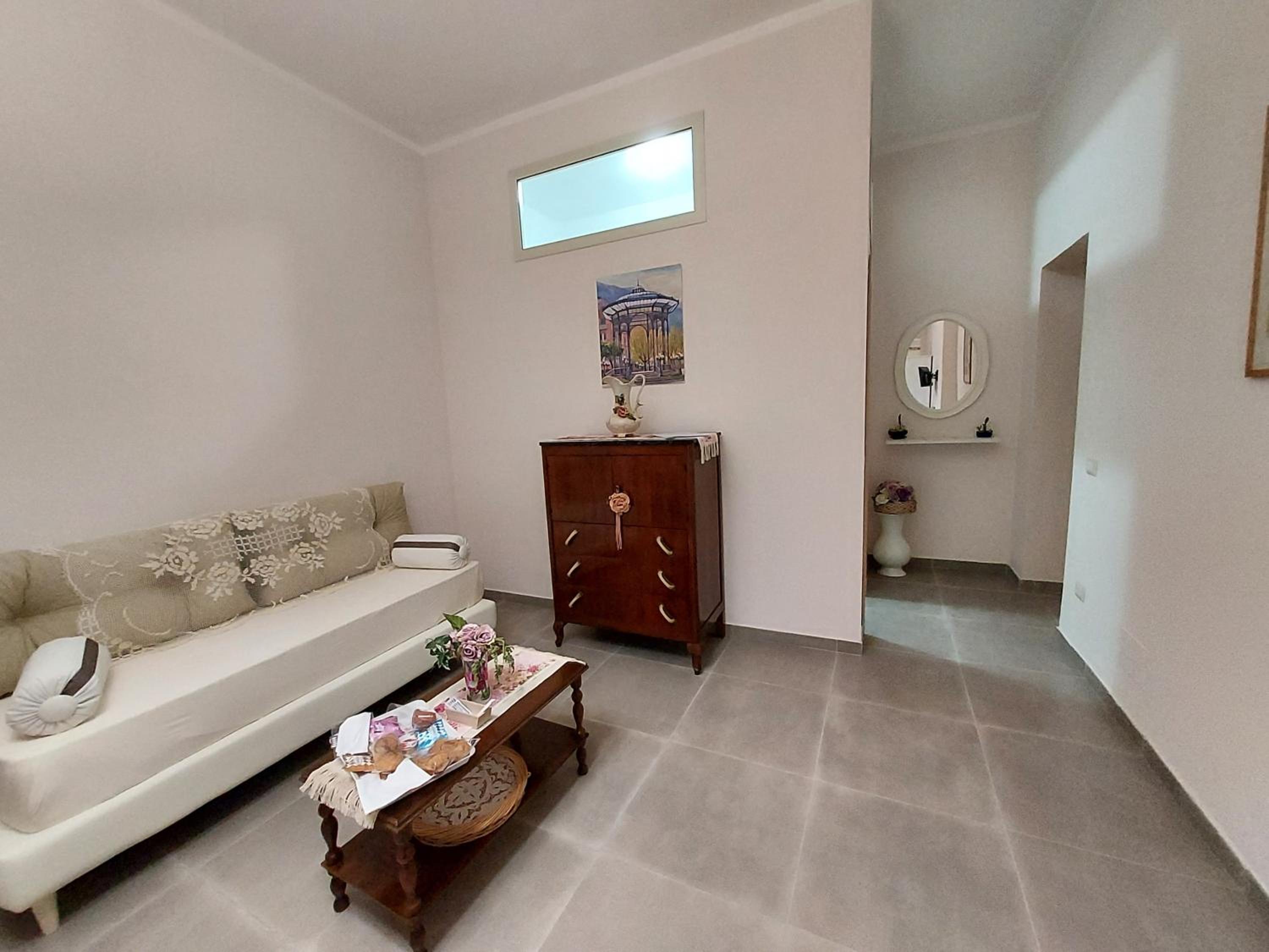 Quadruple Room with Private Bathroom - Photo 27