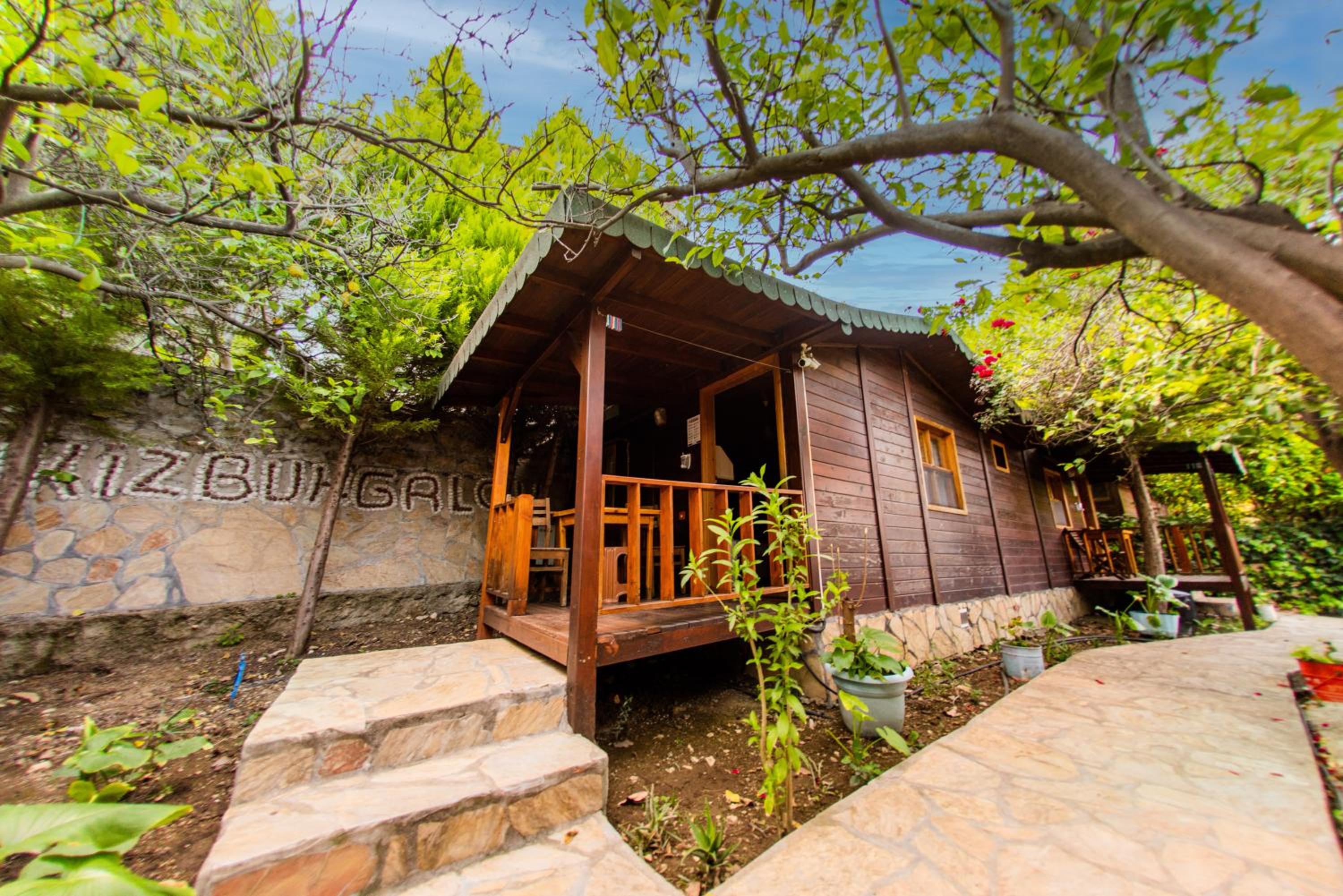 Bungalow (2 Adults) - Photo 20