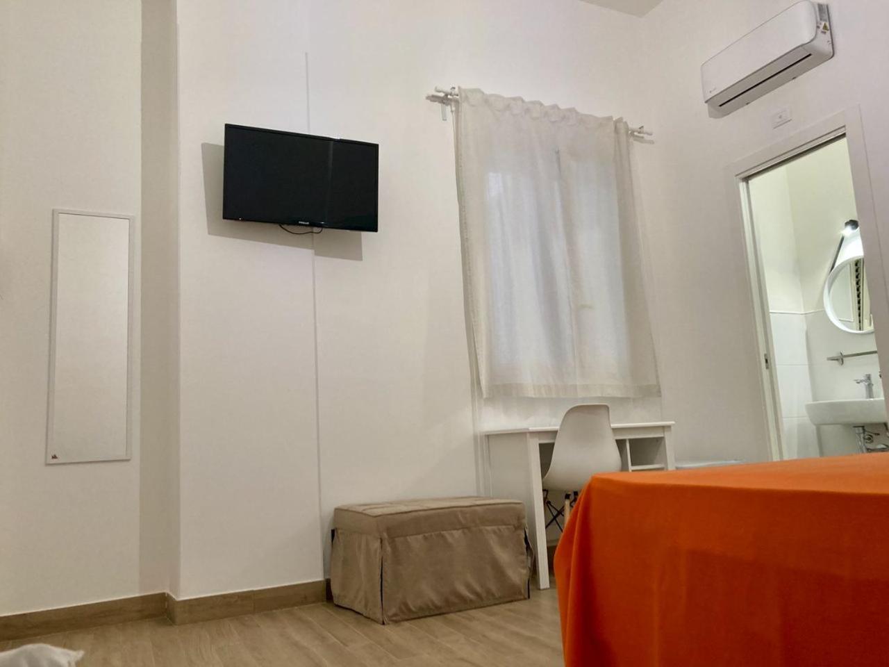 Triple Room with Private Bathroom - Photo 2