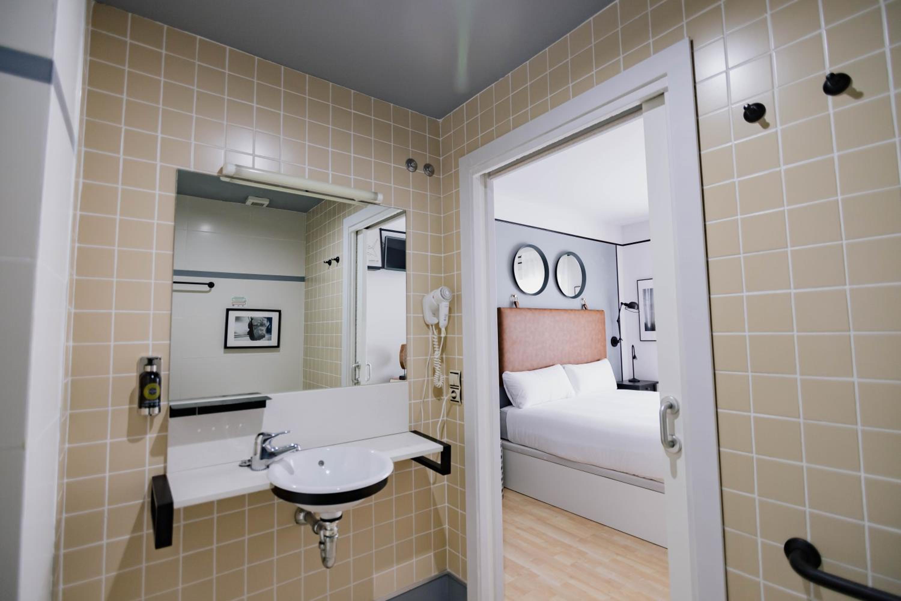 Standard Double Room — the supplier's photographs — photo 2