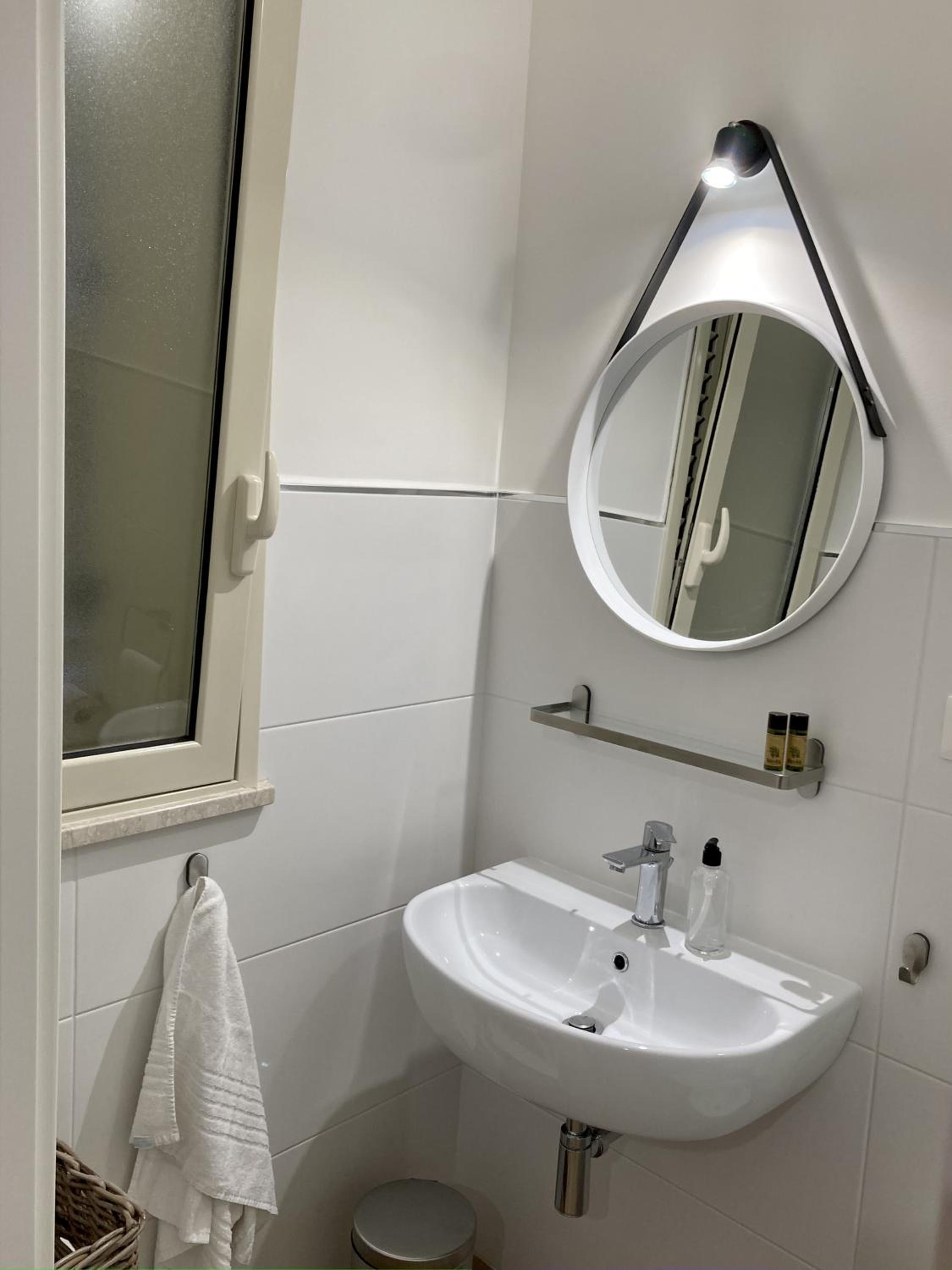 Triple Room with Private Bathroom - Photo 4