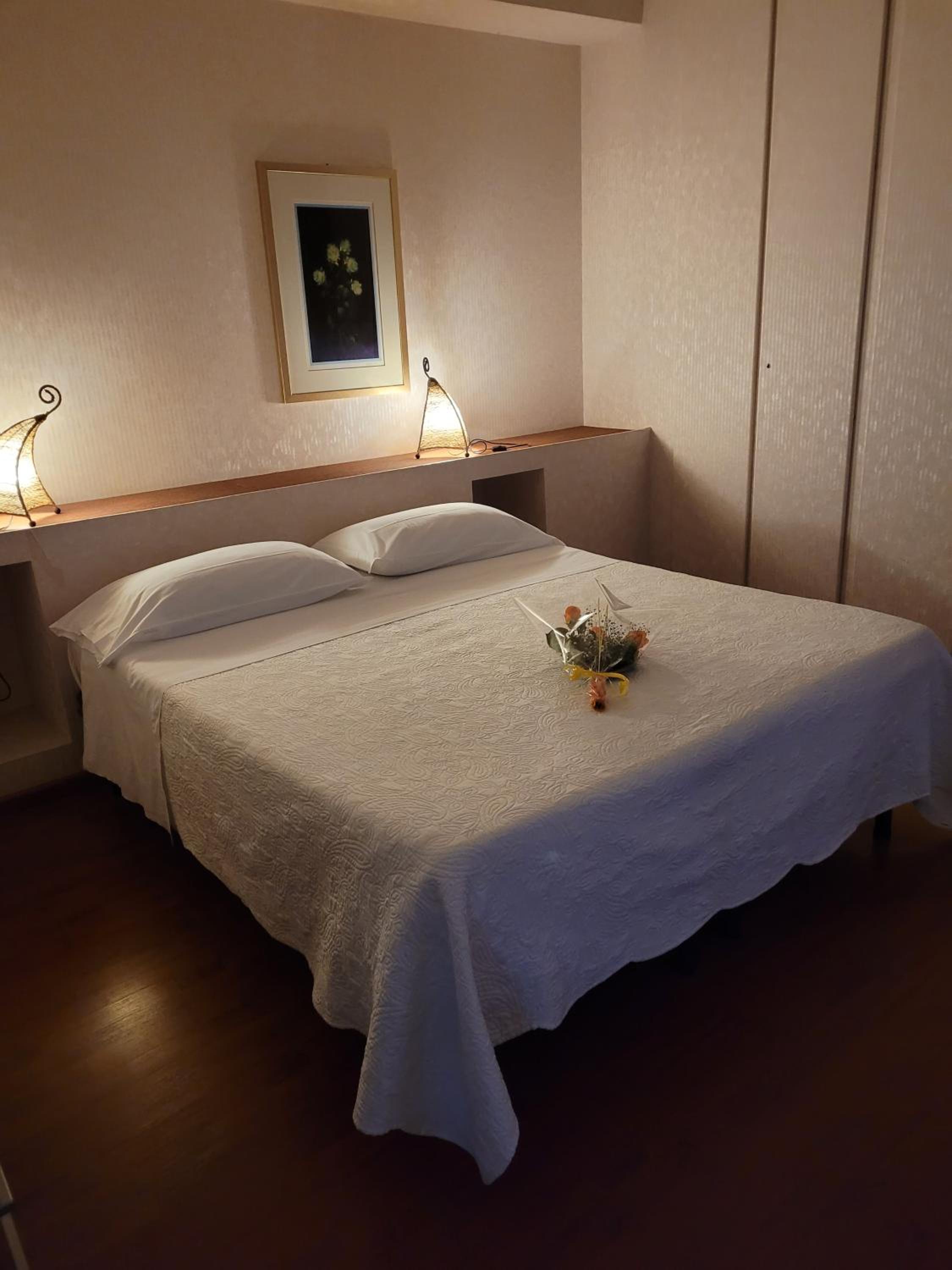 Double/Twin Room - Photo 9
