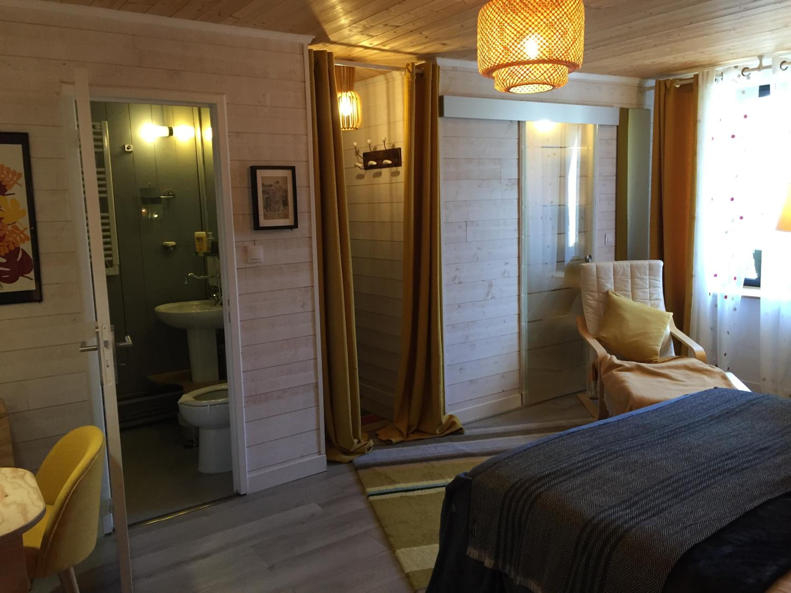Double Room with Private External Bathroom - Photo 39