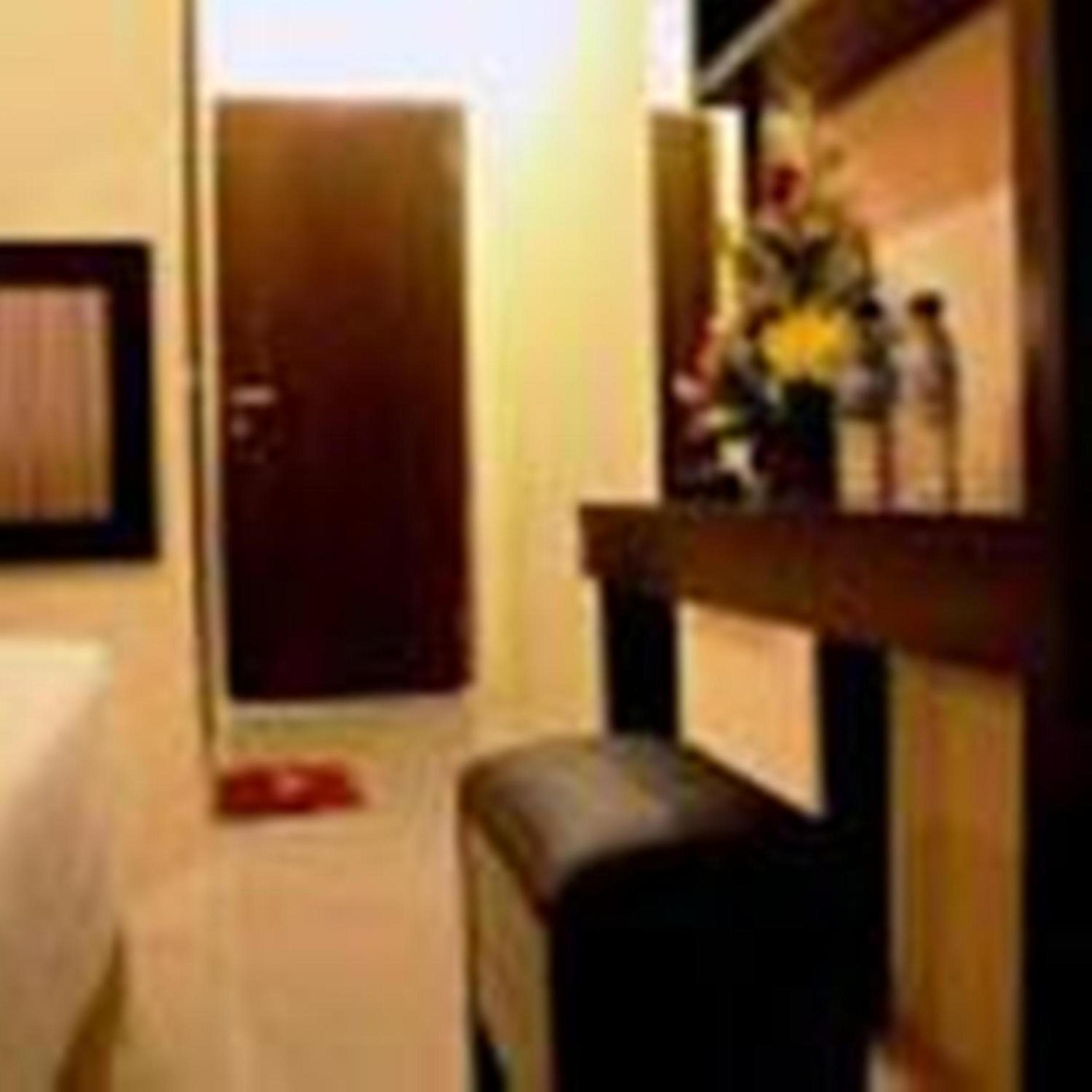 Standard Double or Twin Room - Photo 8