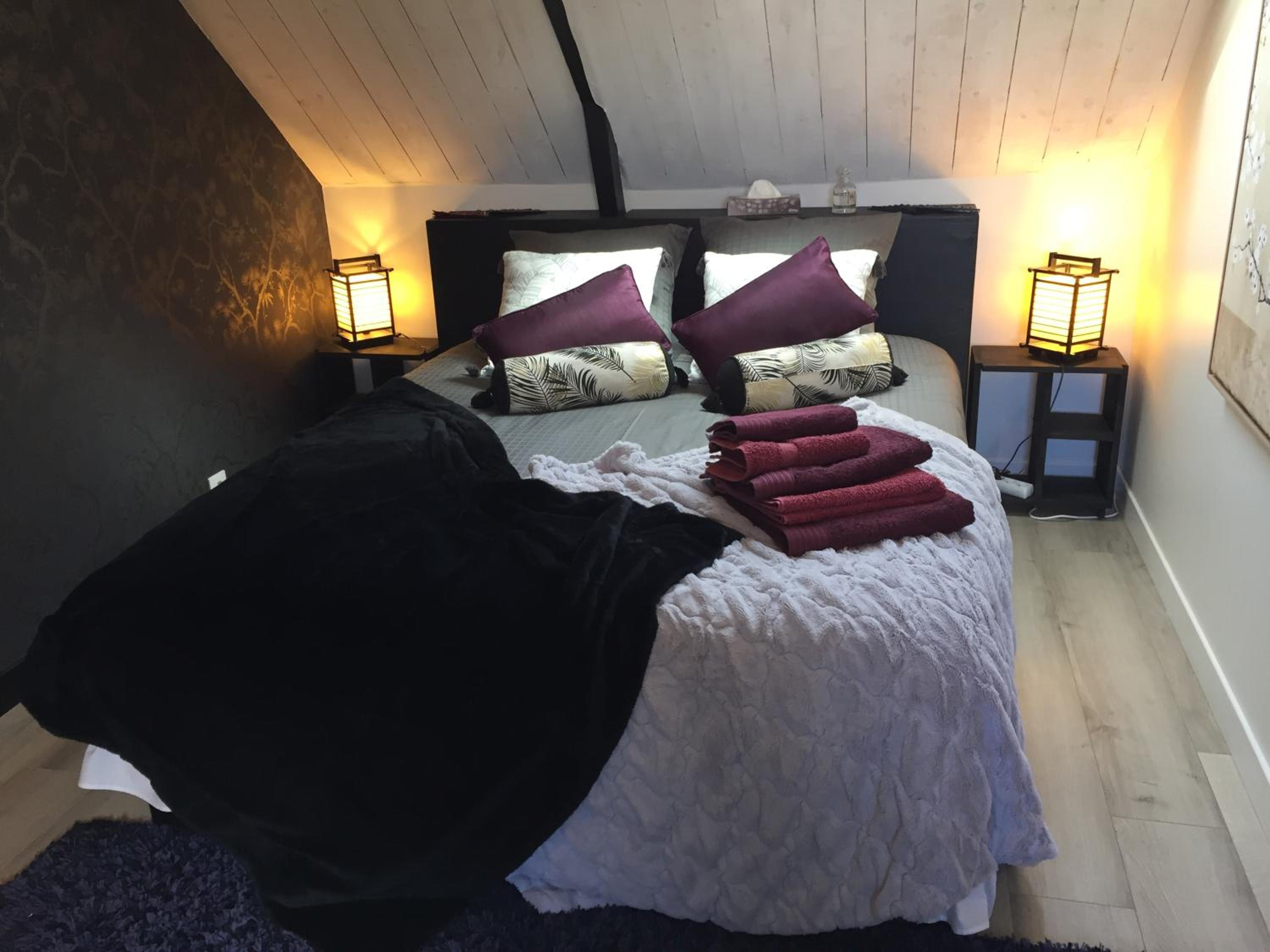 Double Room with Private External Bathroom - Photo 18