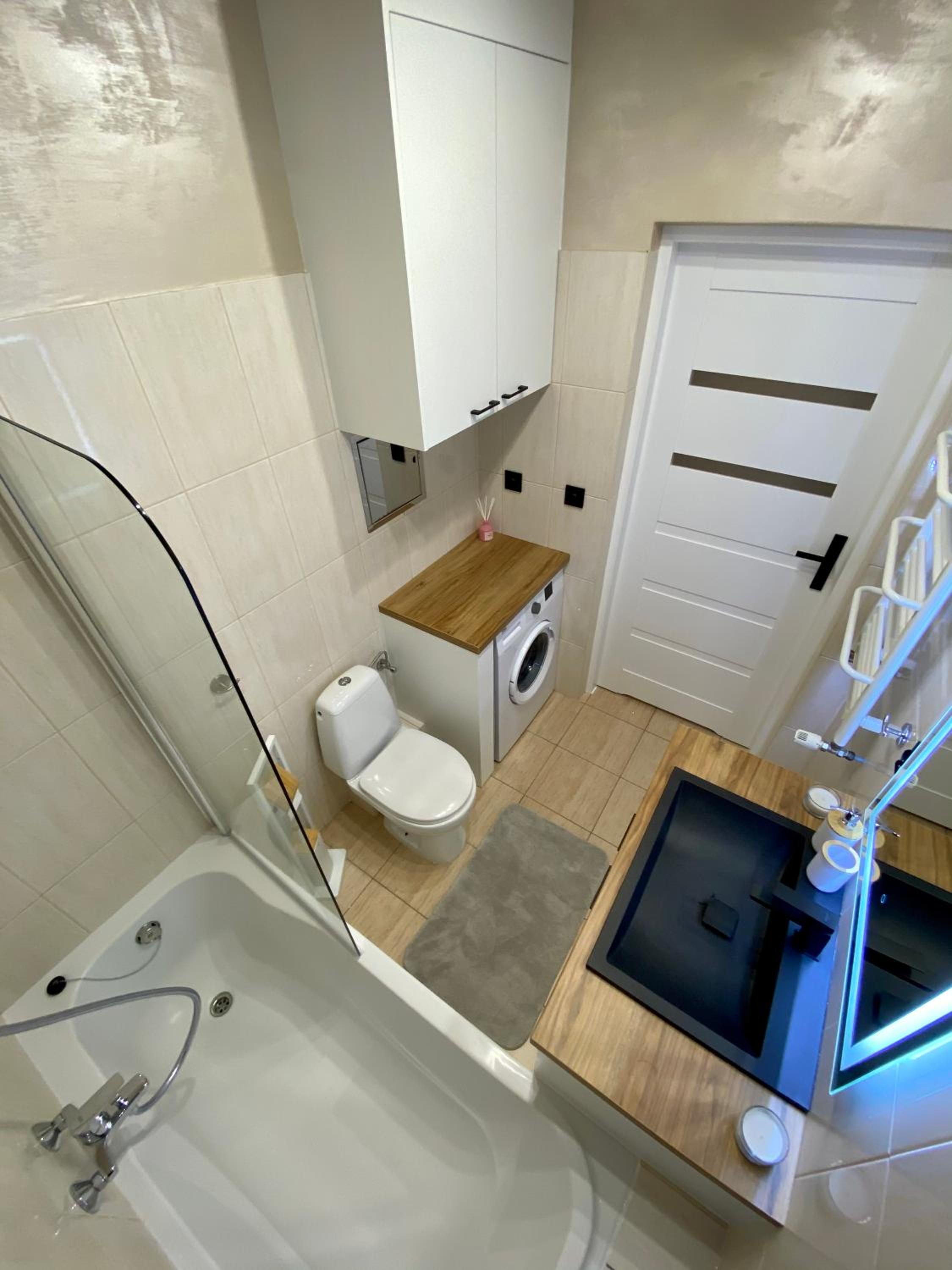 Apartment with Balcony - Photo 28