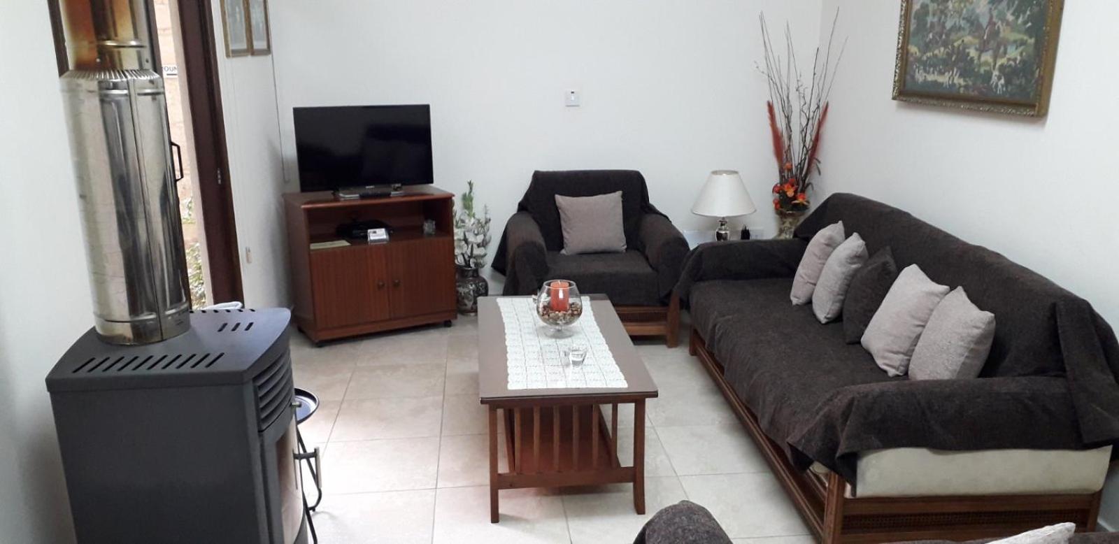 Two-Bedroom Apartment with Mountain View - Photo 14