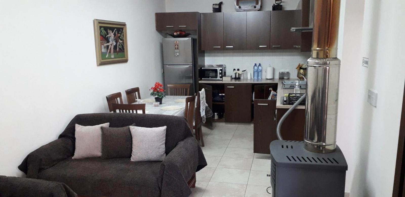Two-Bedroom Apartment with Mountain View - Photo 21