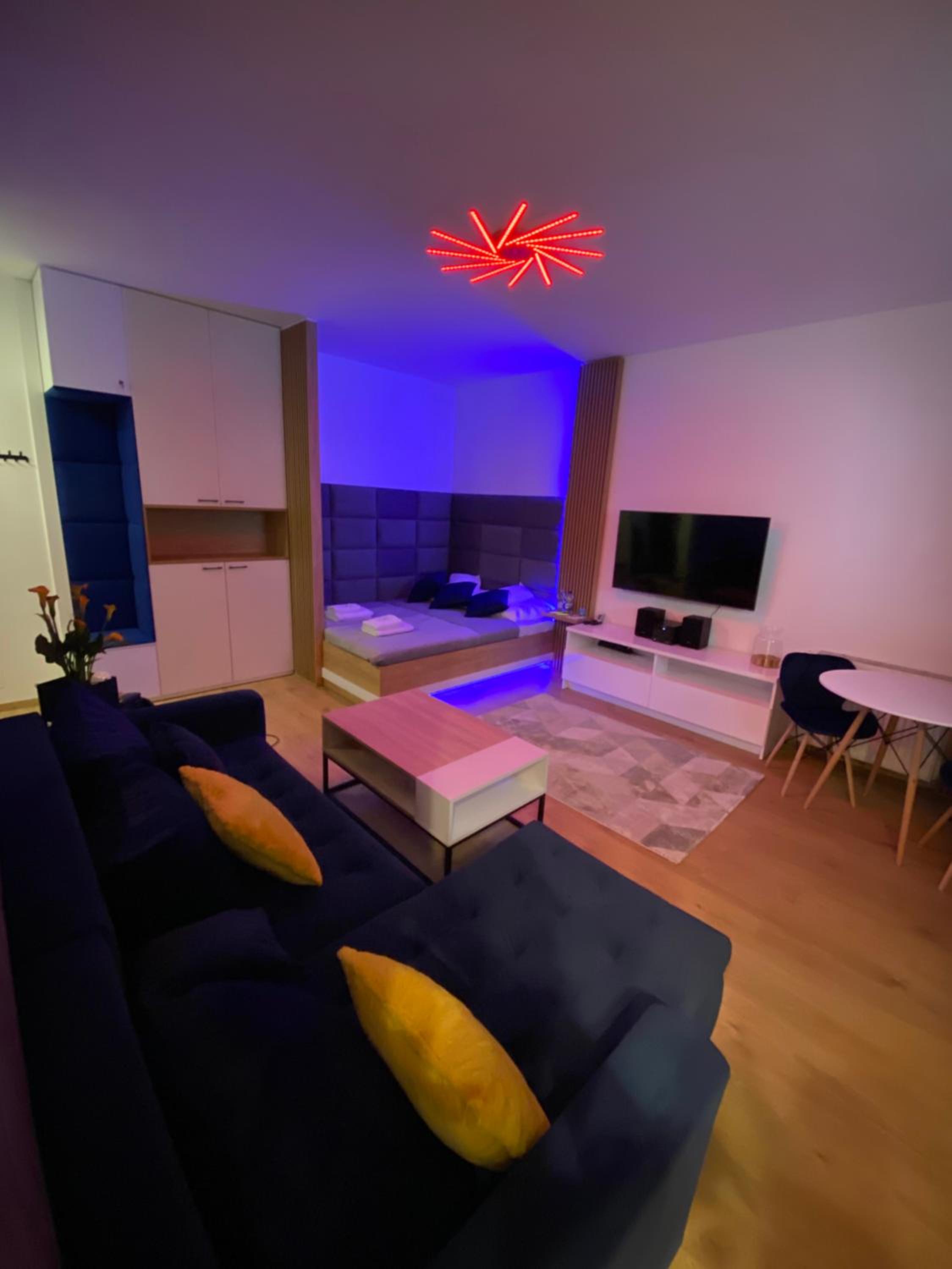 Apartment with Balcony - Photo 21
