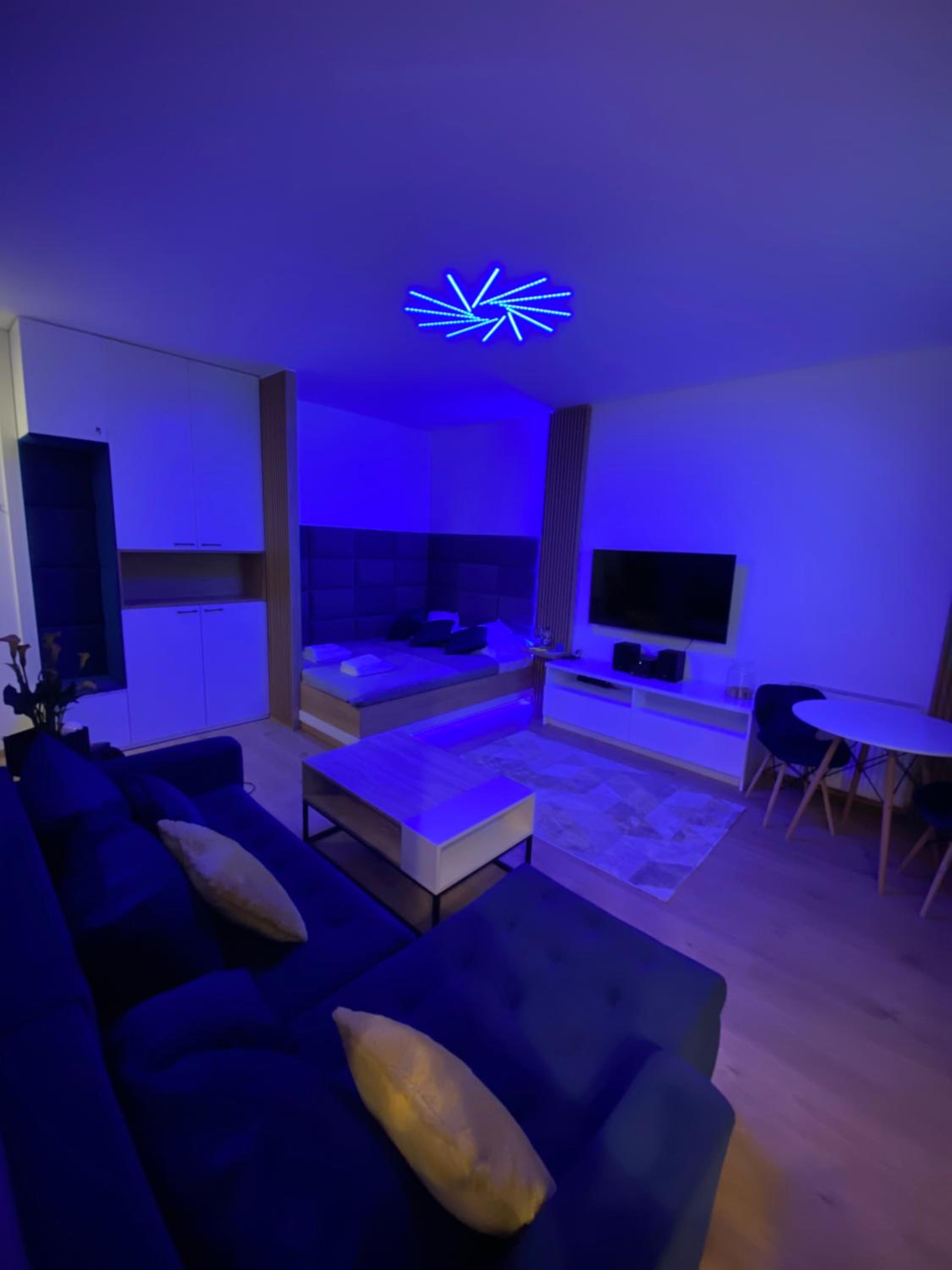 Apartment with Balcony - Photo 5