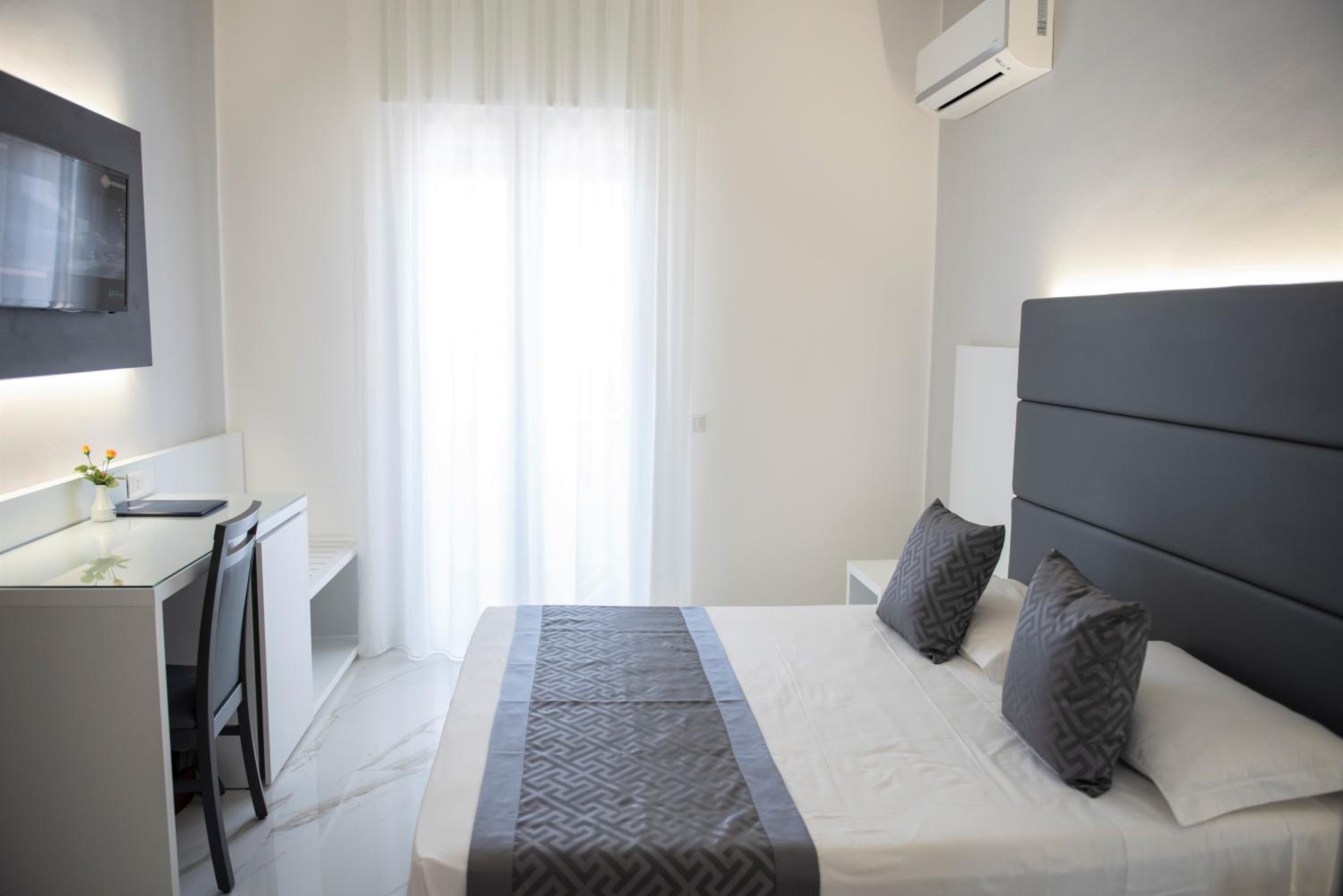 Double Room with Balcony and Sea View photo 3