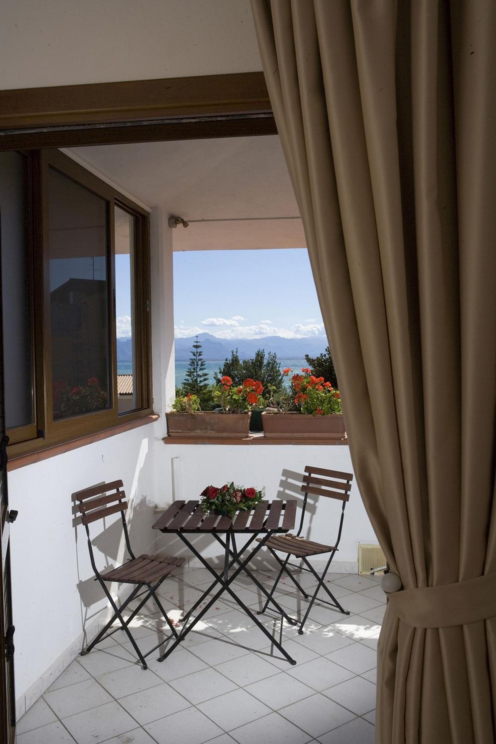 Double Room with Sea View - Photo 1