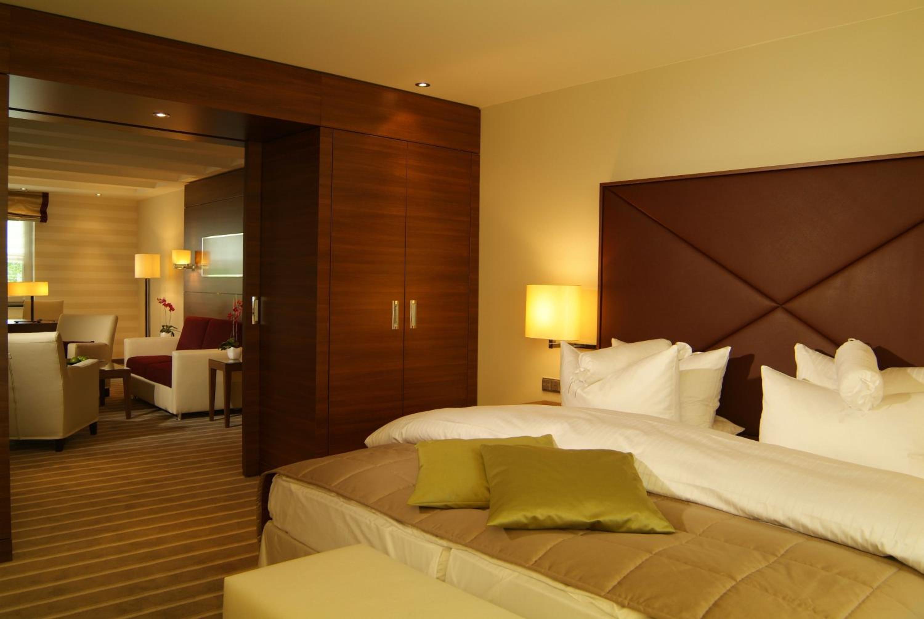 Executive Suite - Photo 2