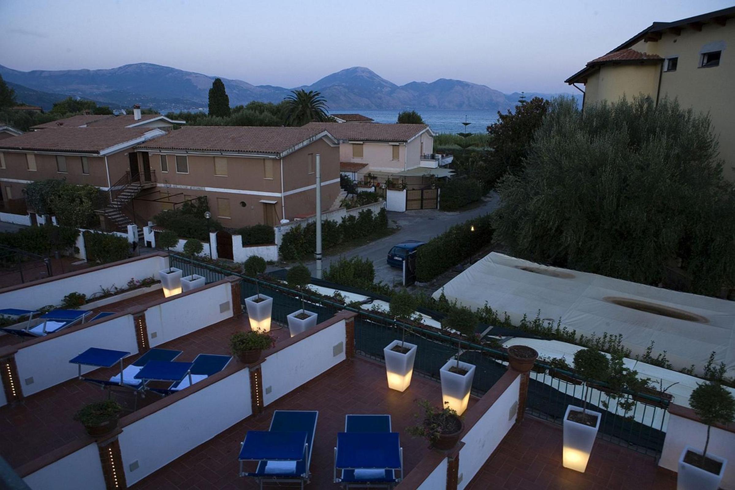 Double Room with Sea View - Photo 2