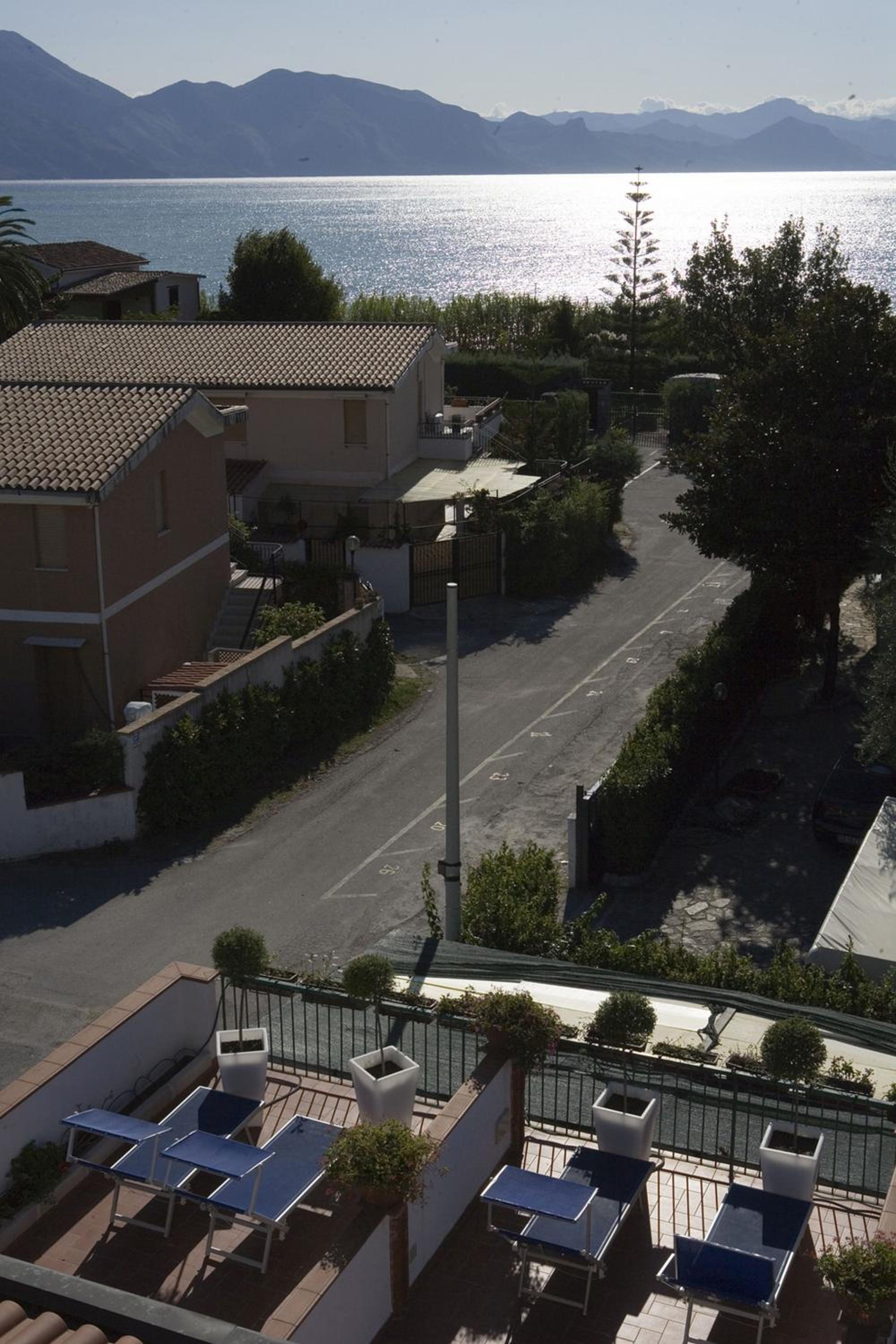 Double Room with Sea View - Photo 3