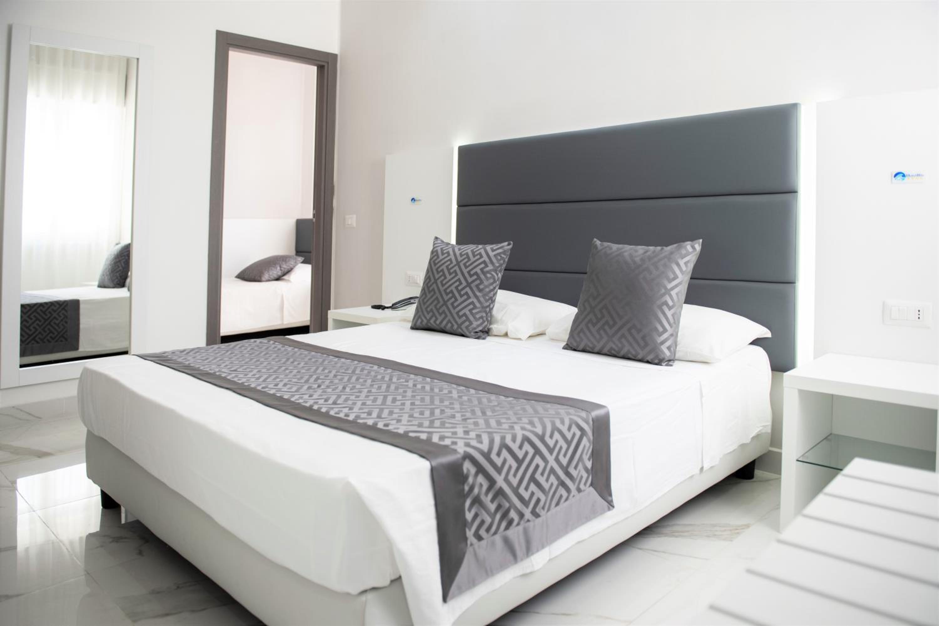 Triple Room with Balcony photo 3