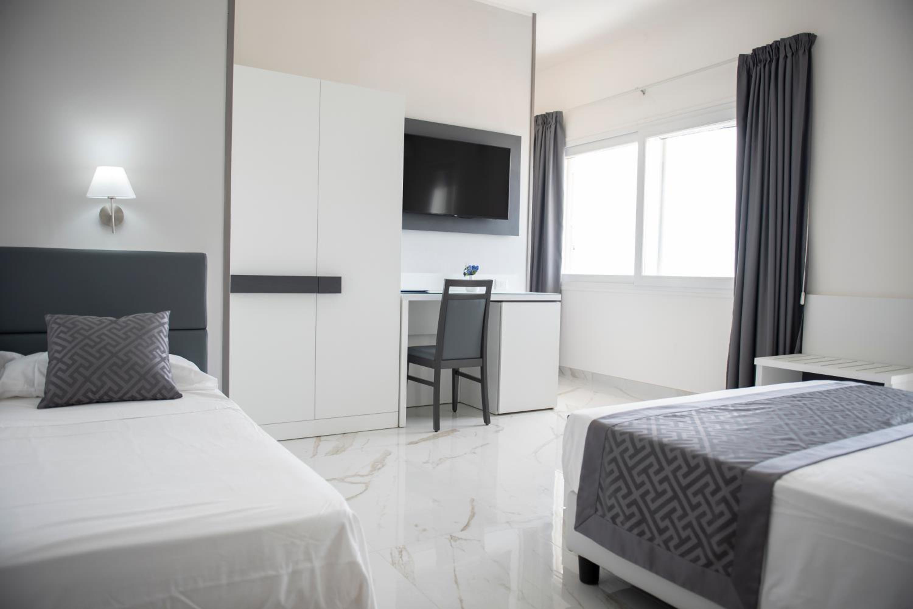 Superior Triple Room with Sea View photo 3