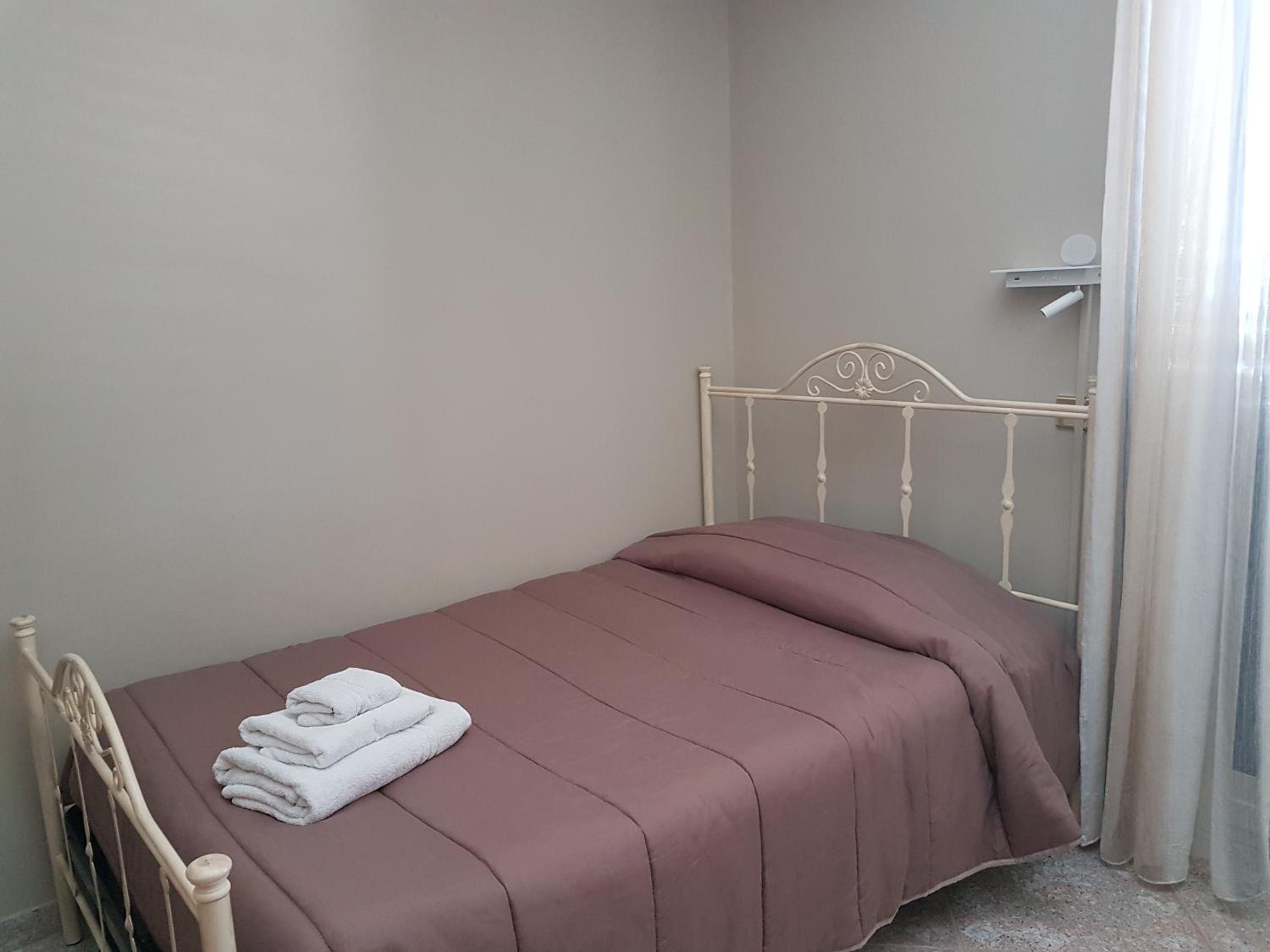Single Room with Private External Bathroom photo 1