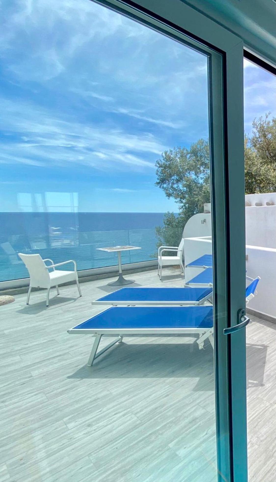 Junior Suite with Terrace and Sea View - Photo 10
