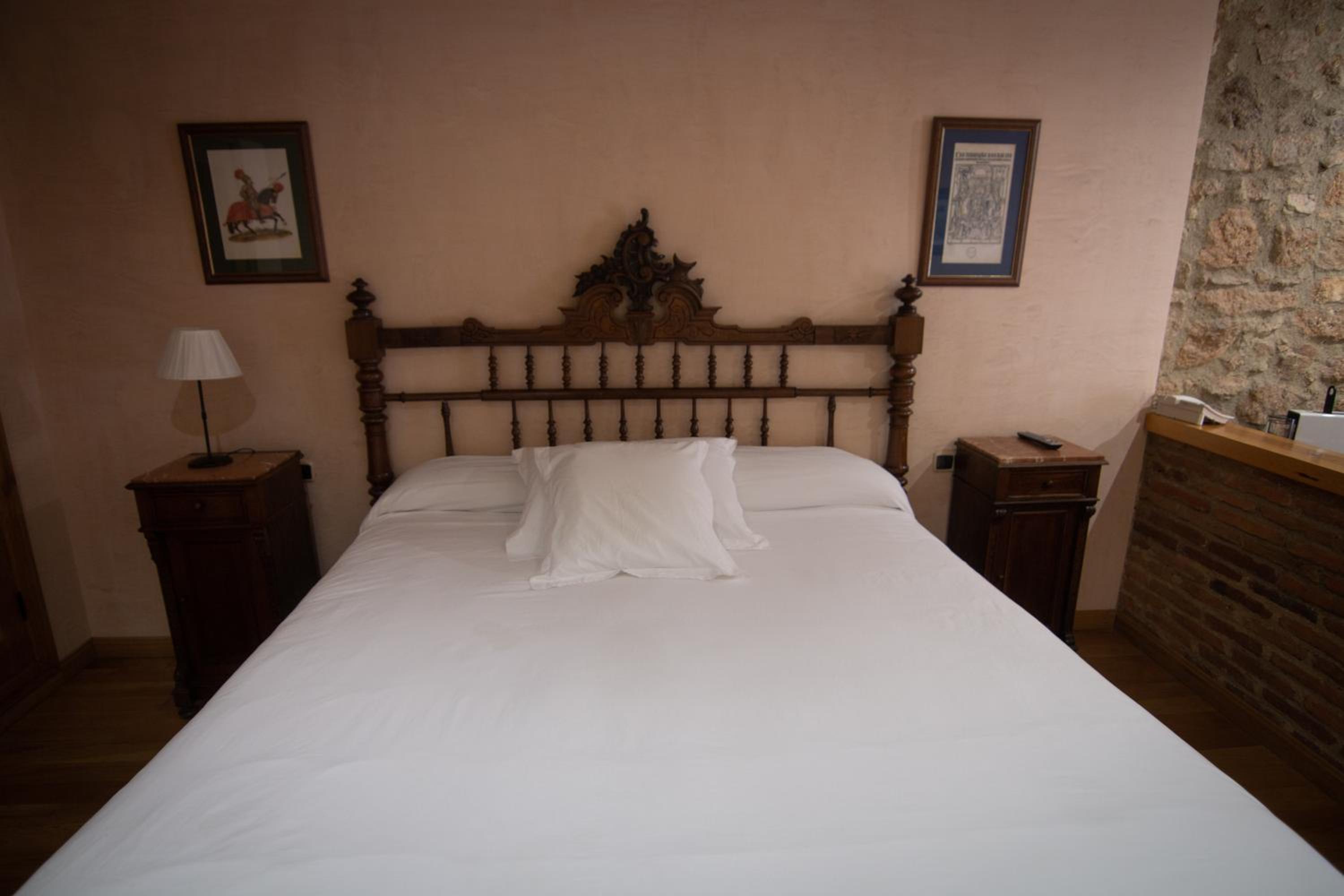 Queen Room photo 2