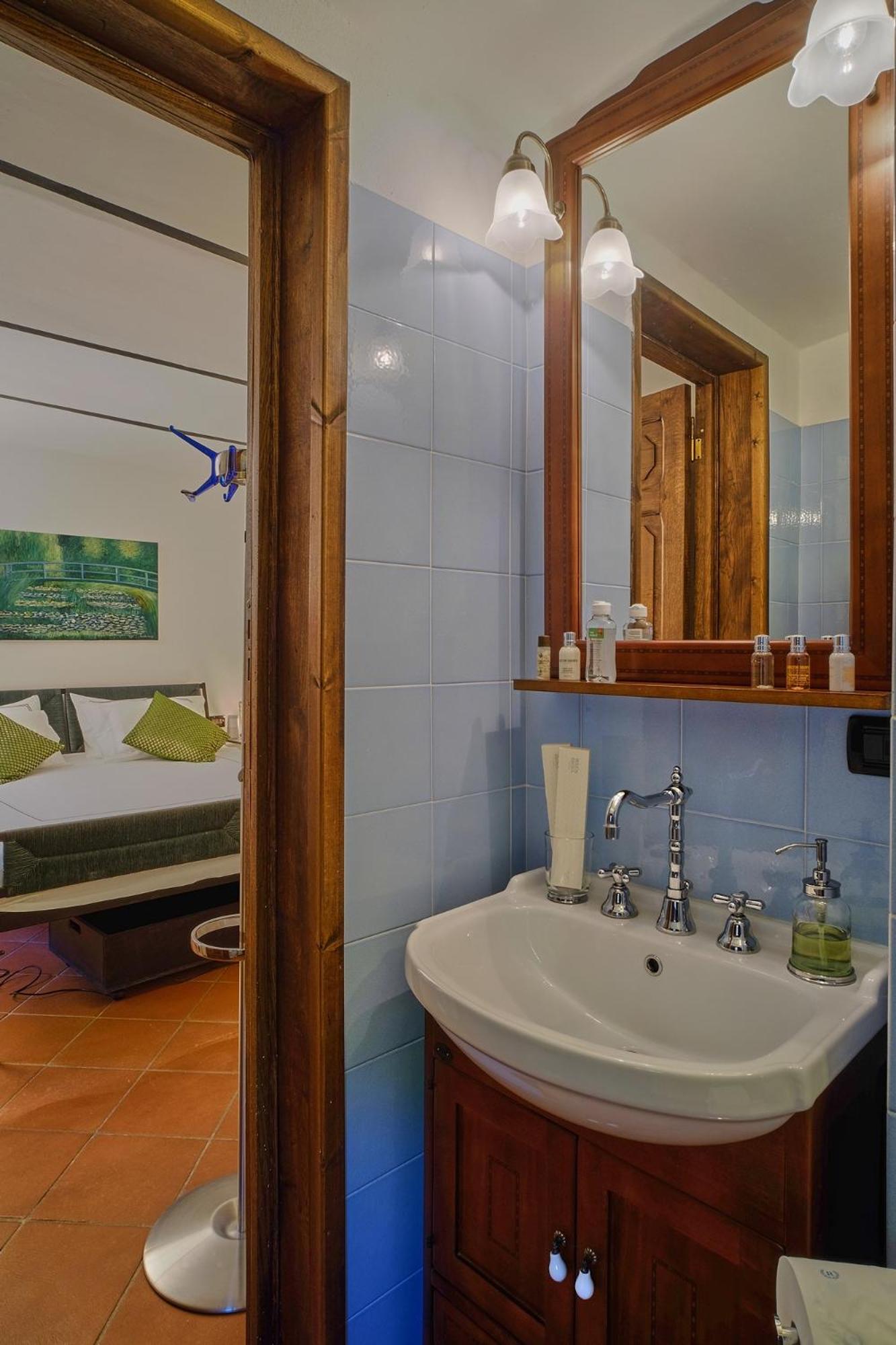 Standard Double Room photo 3