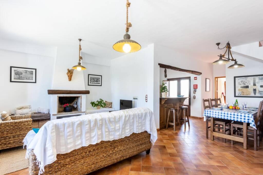 Three-Bedroom House photo 3