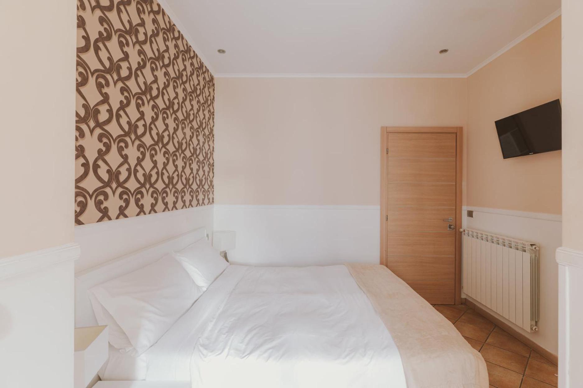 Standard Double Room photo 3