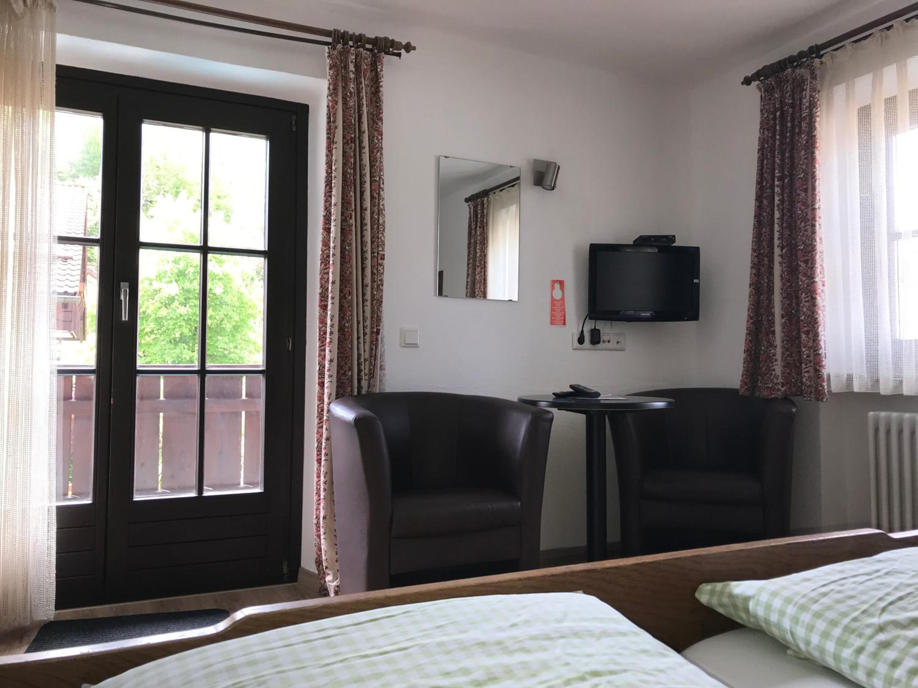 Double Room with Balcony - Photo 5