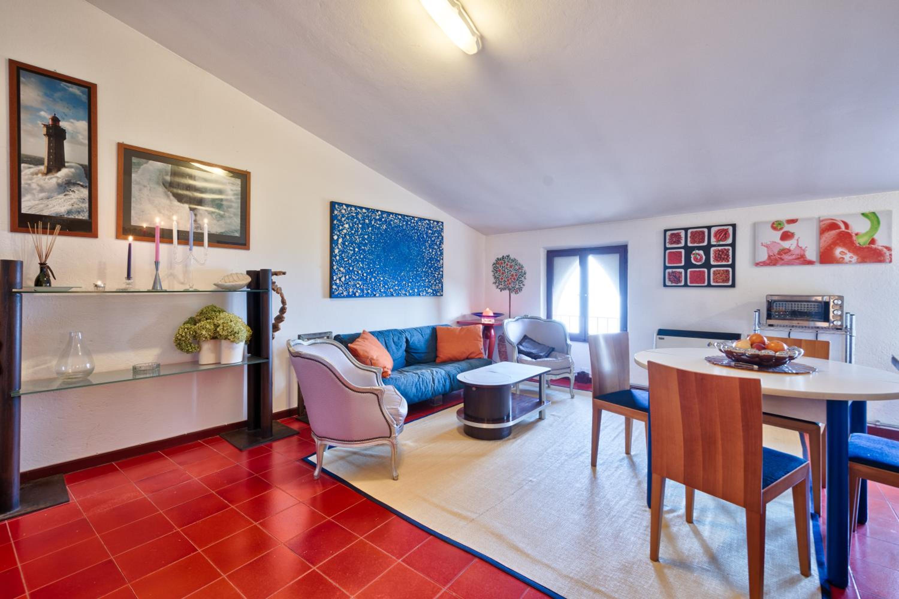 One-Bedroom Apartment photo 1