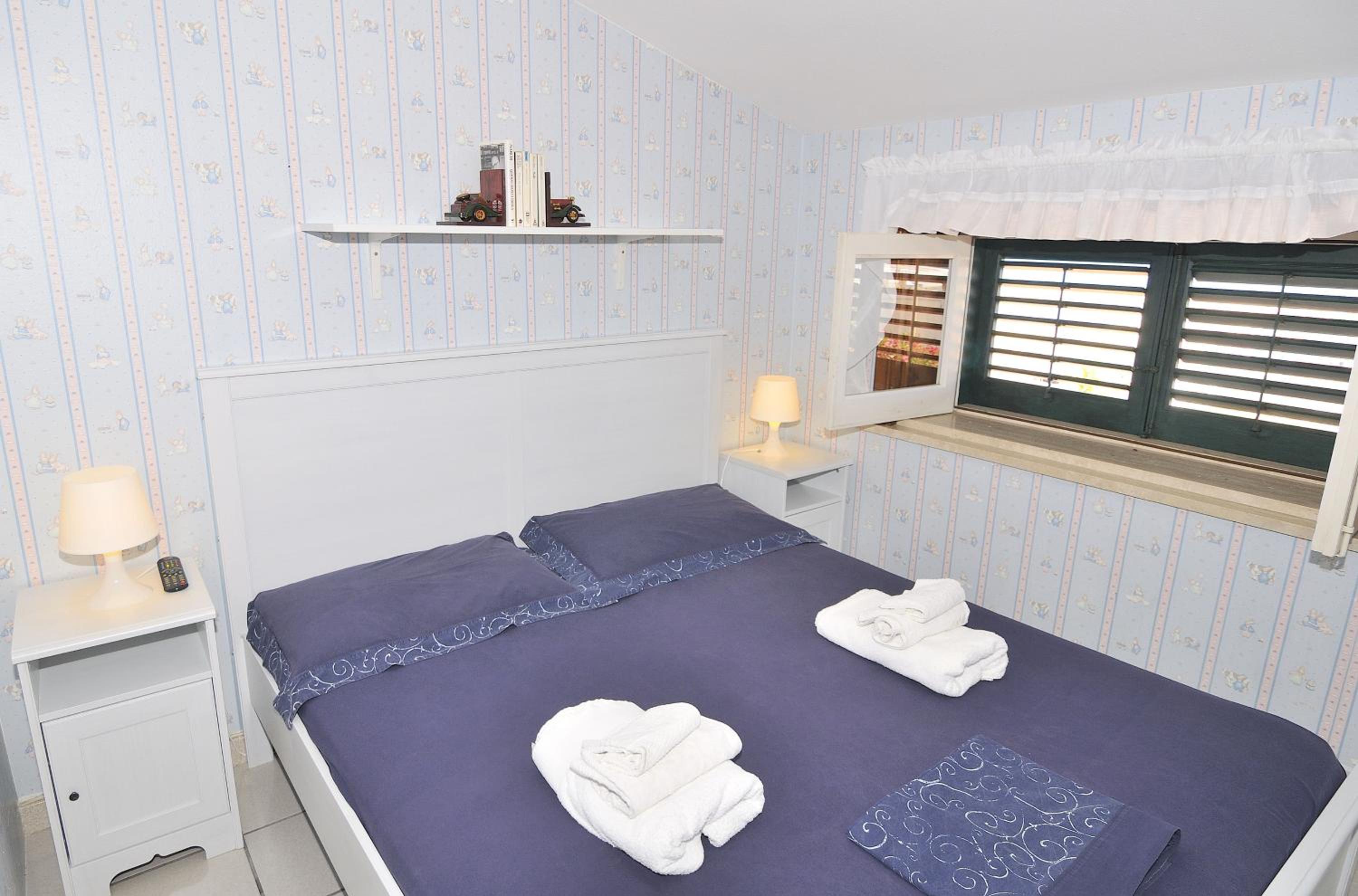 Four-Bedroom House with Sea View - Split Level - Photo 6