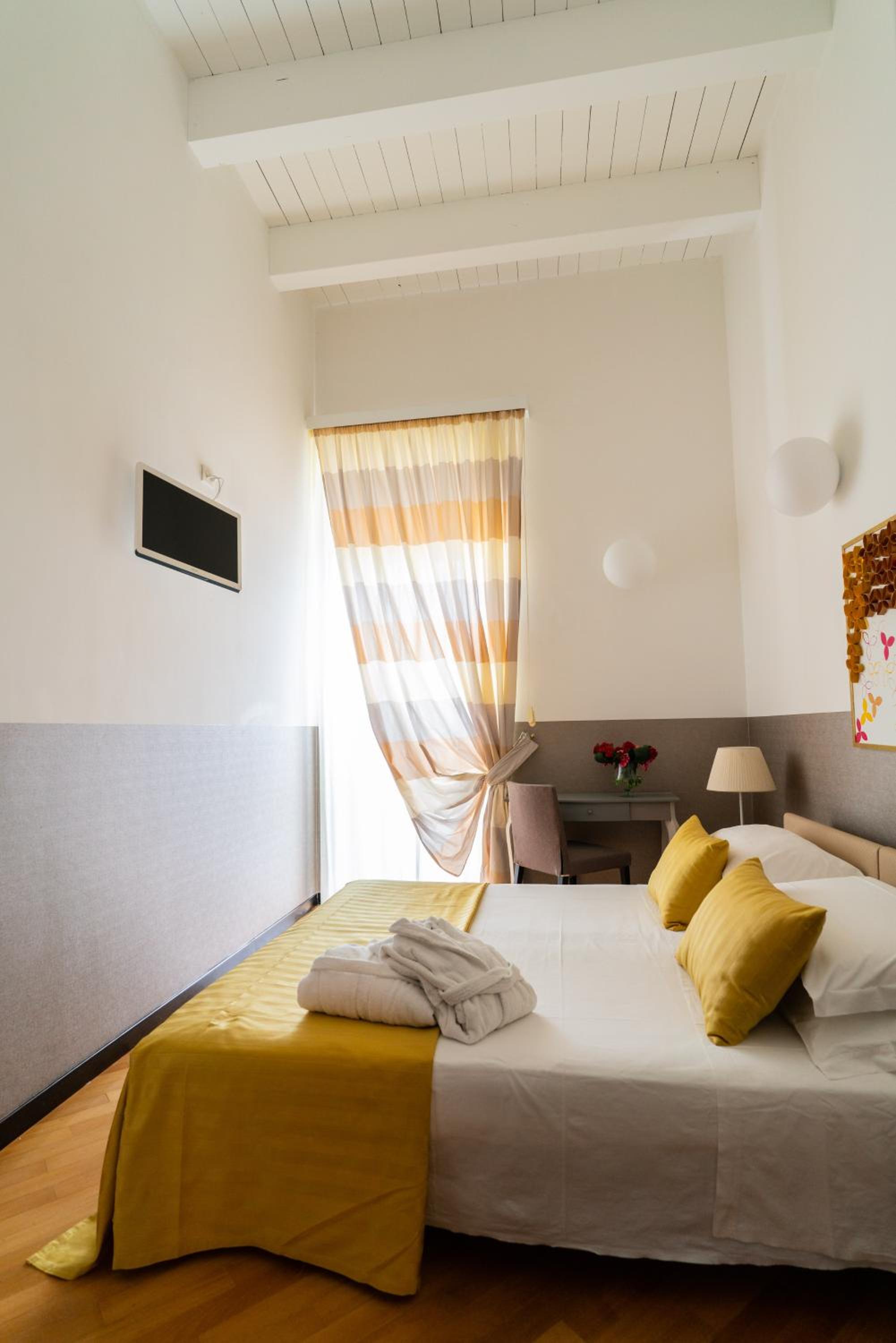 Classic Double or Twin Room with City View