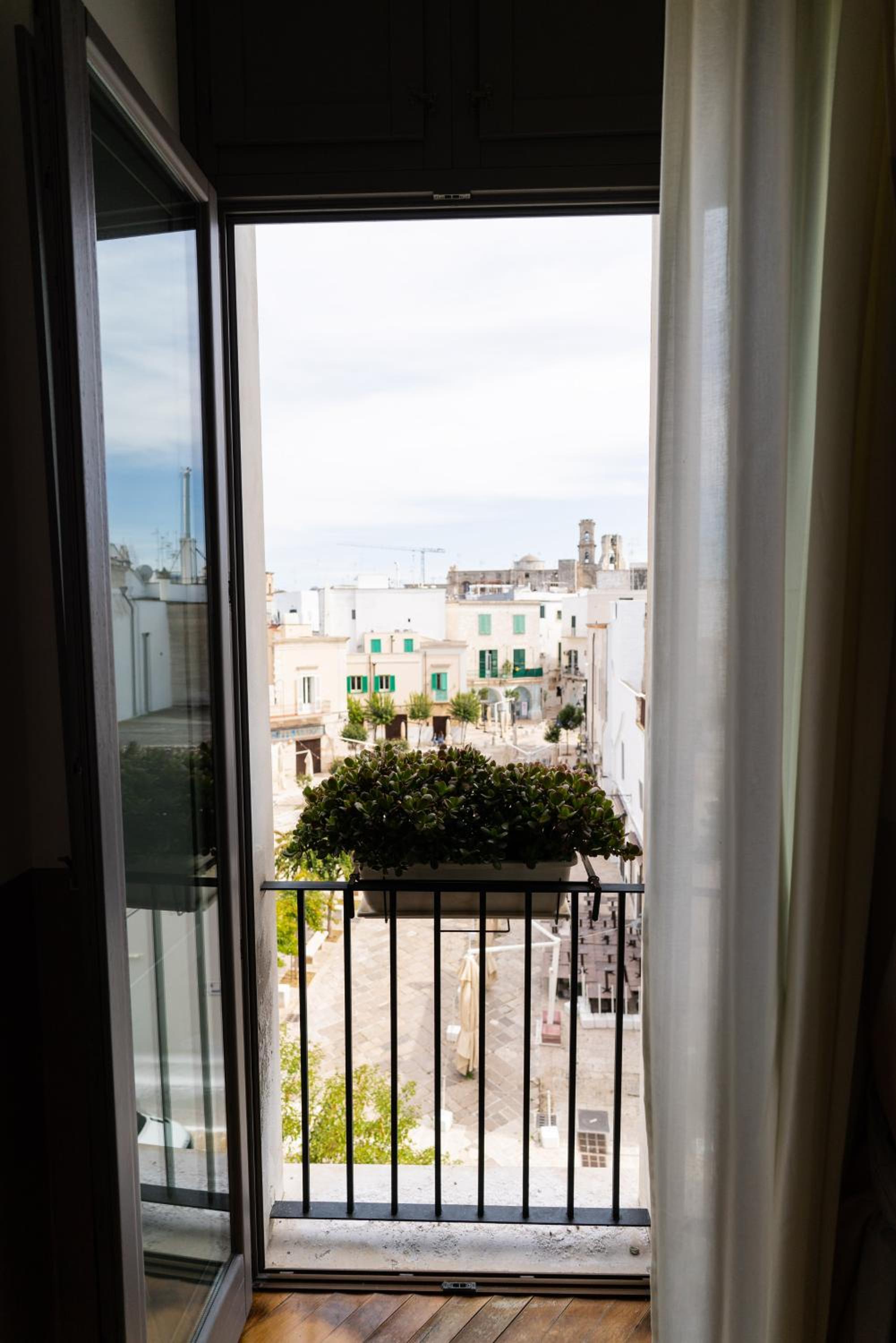 Classic Double or Twin Room with City View photo 3