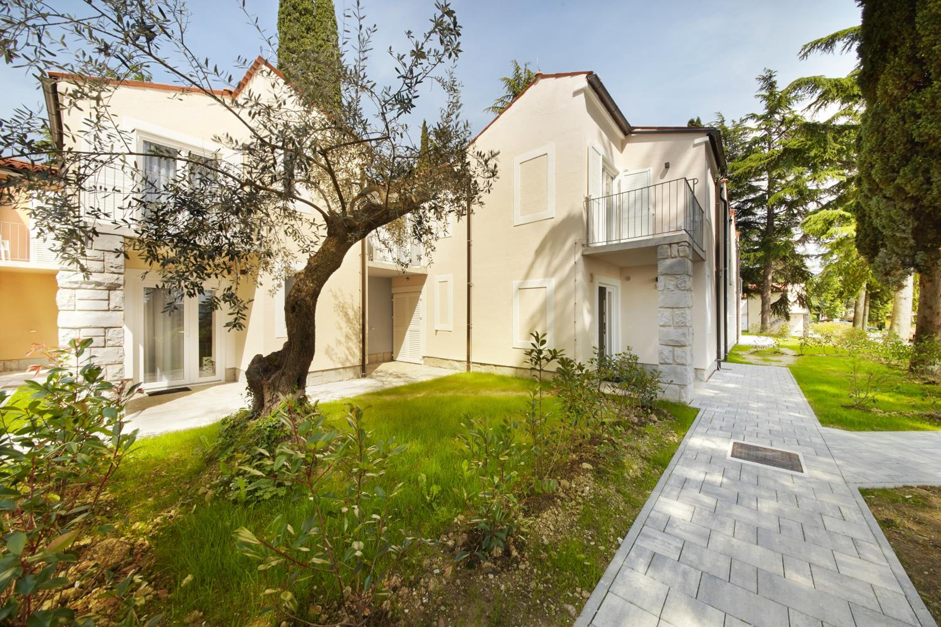Double or Twin Room with Balcony or Terrace - Single Use photo 2