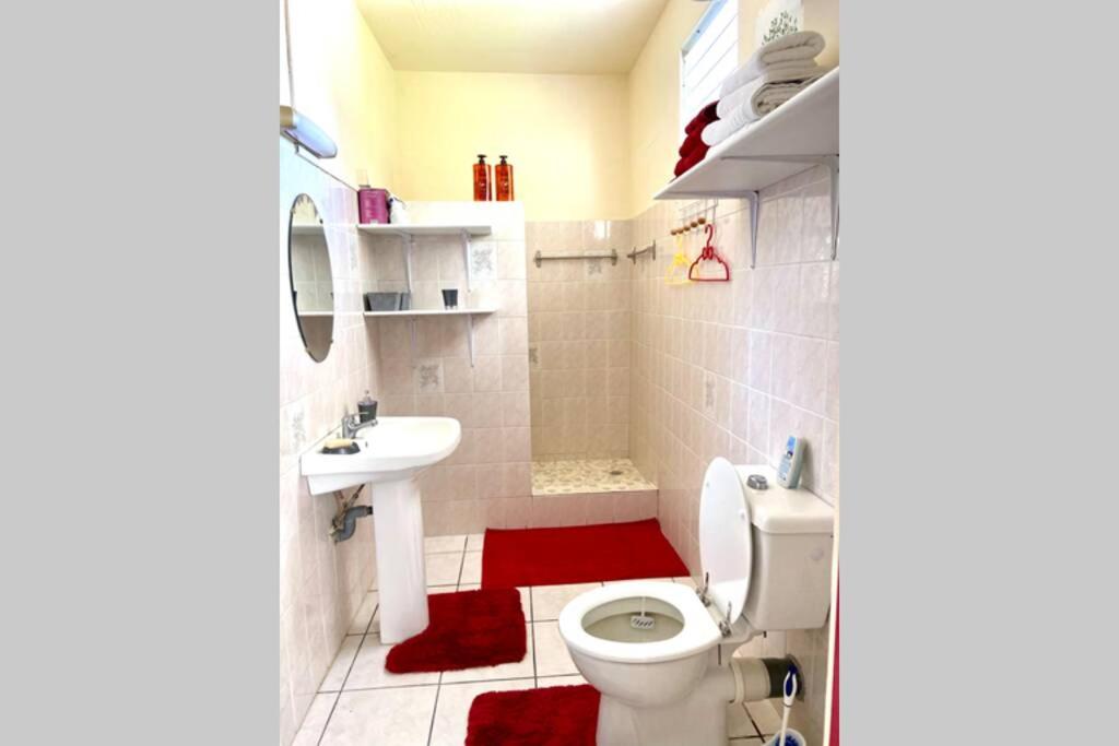 Two-Bedroom House - Photo 3