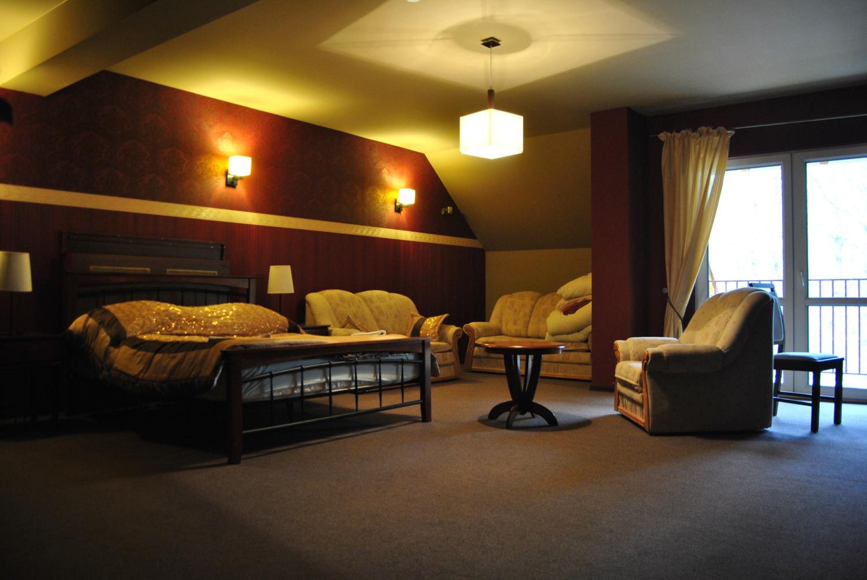 Suite - Photo 1