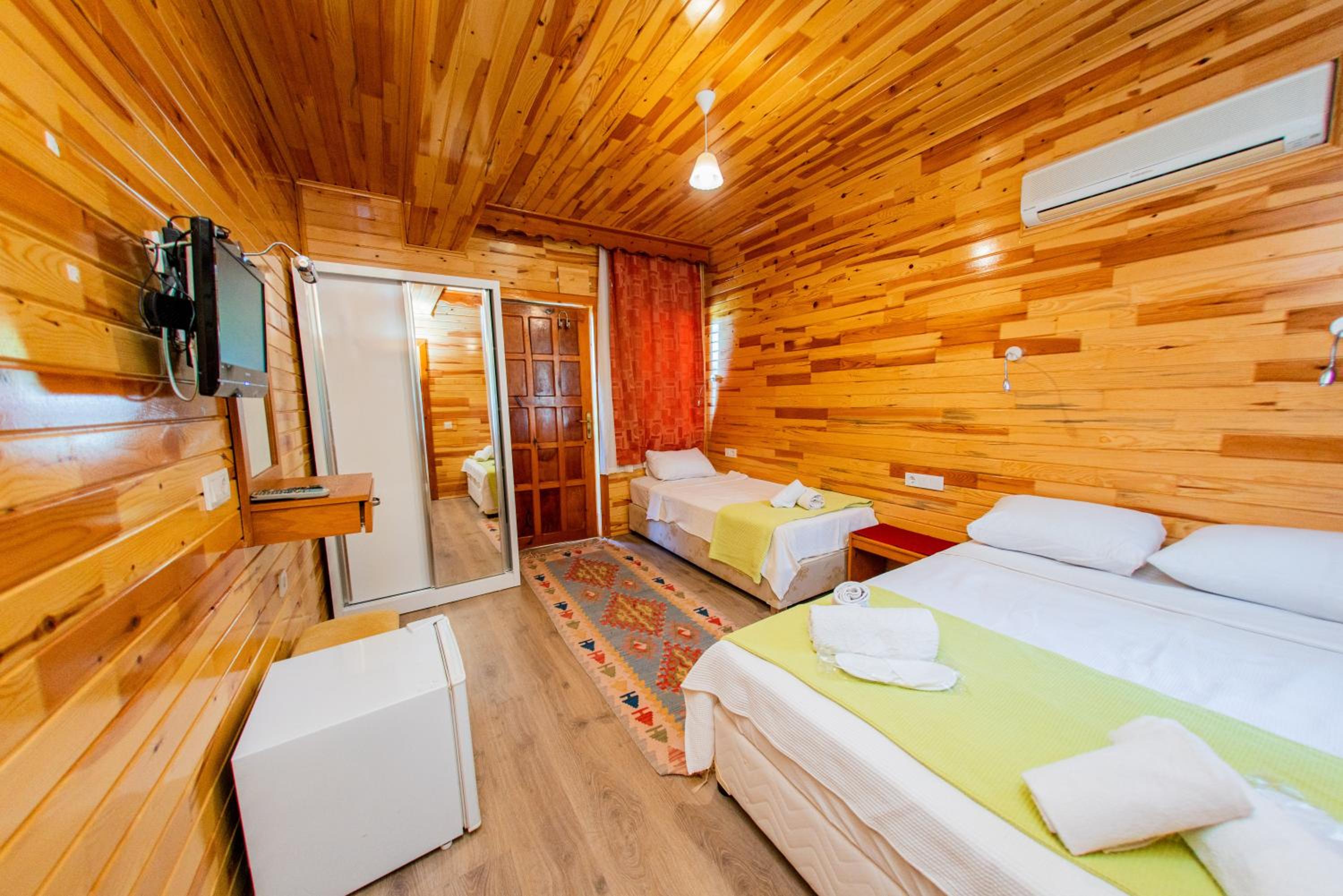 Standard Double or Twin Room - Photo 29