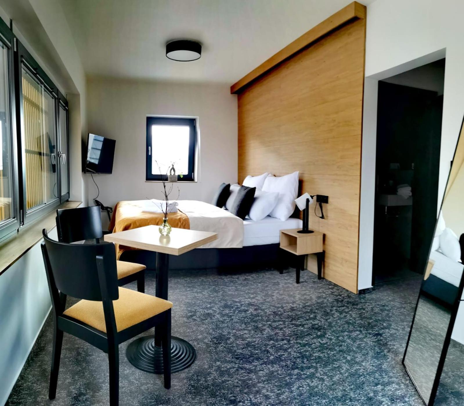 Double or Twin Room - Photo 11