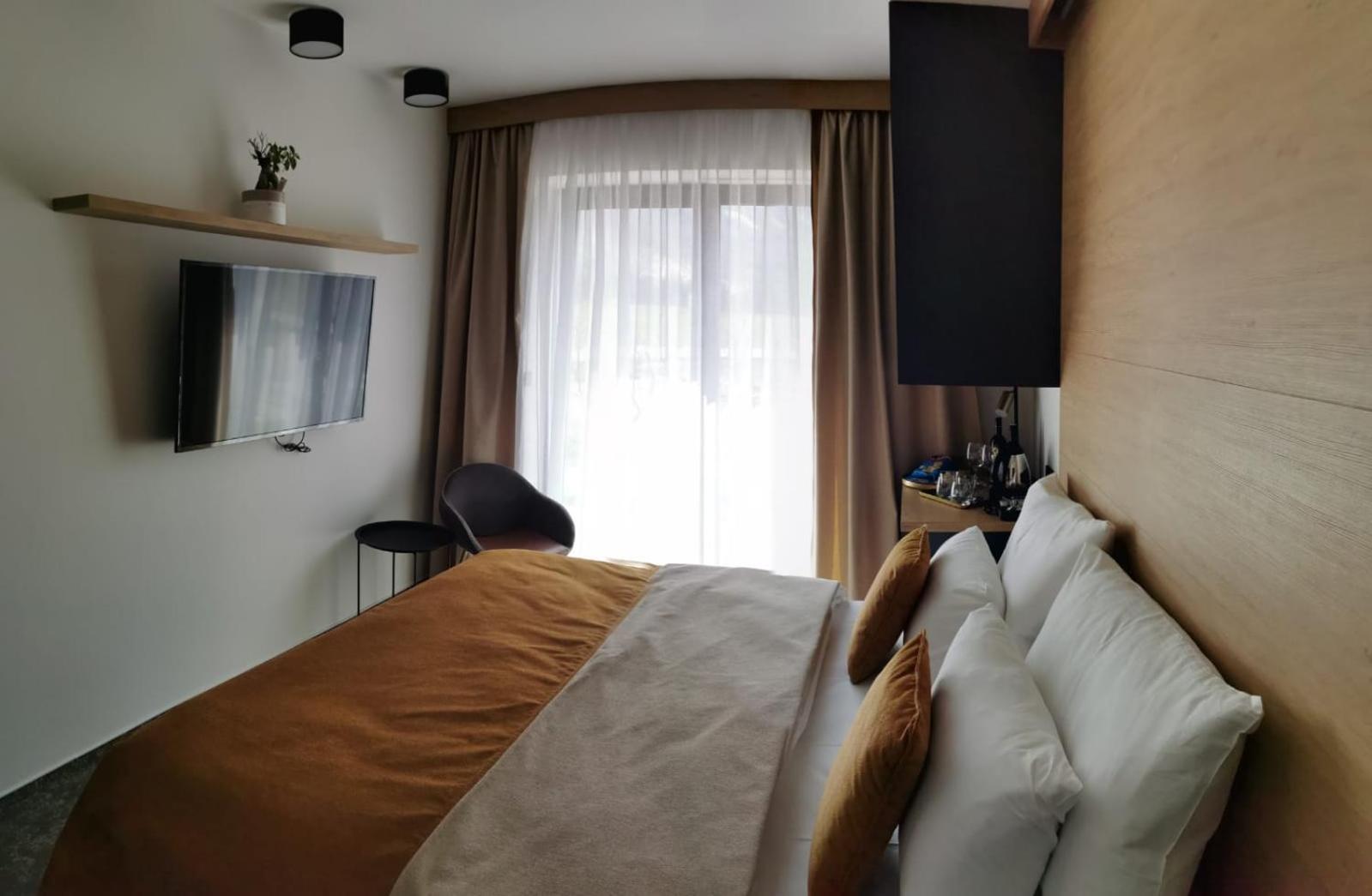 Suite with Garden View - Photo 9