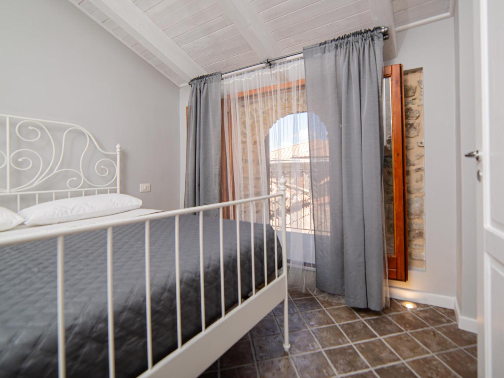 One-Bedroom Apartment - Photo 7