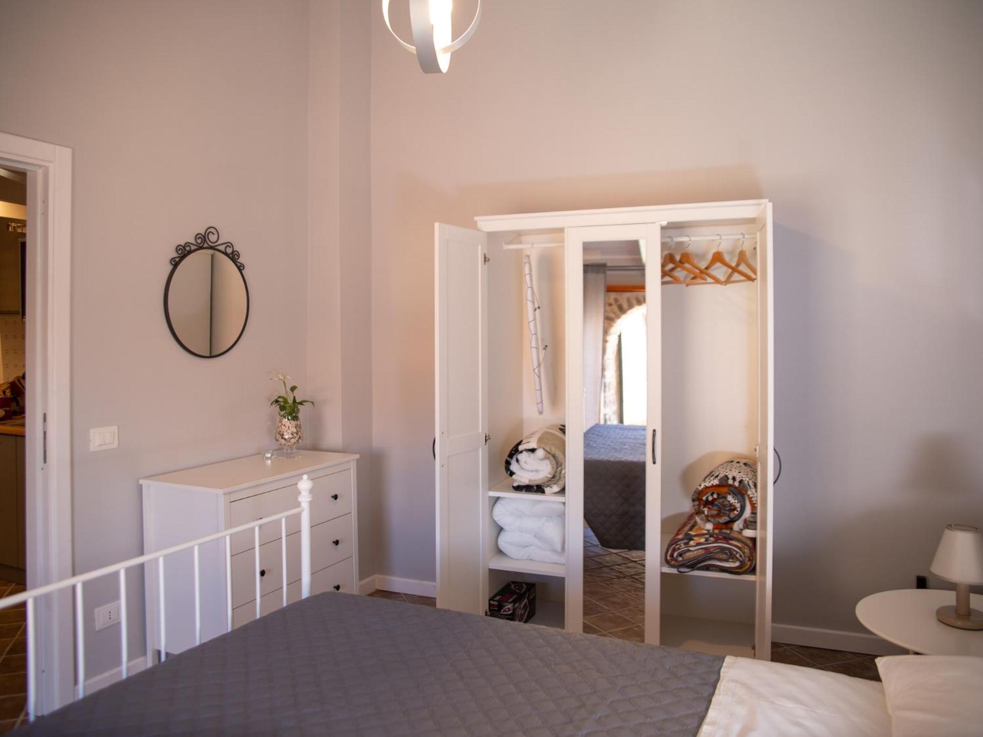 One-Bedroom Apartment - Photo 5