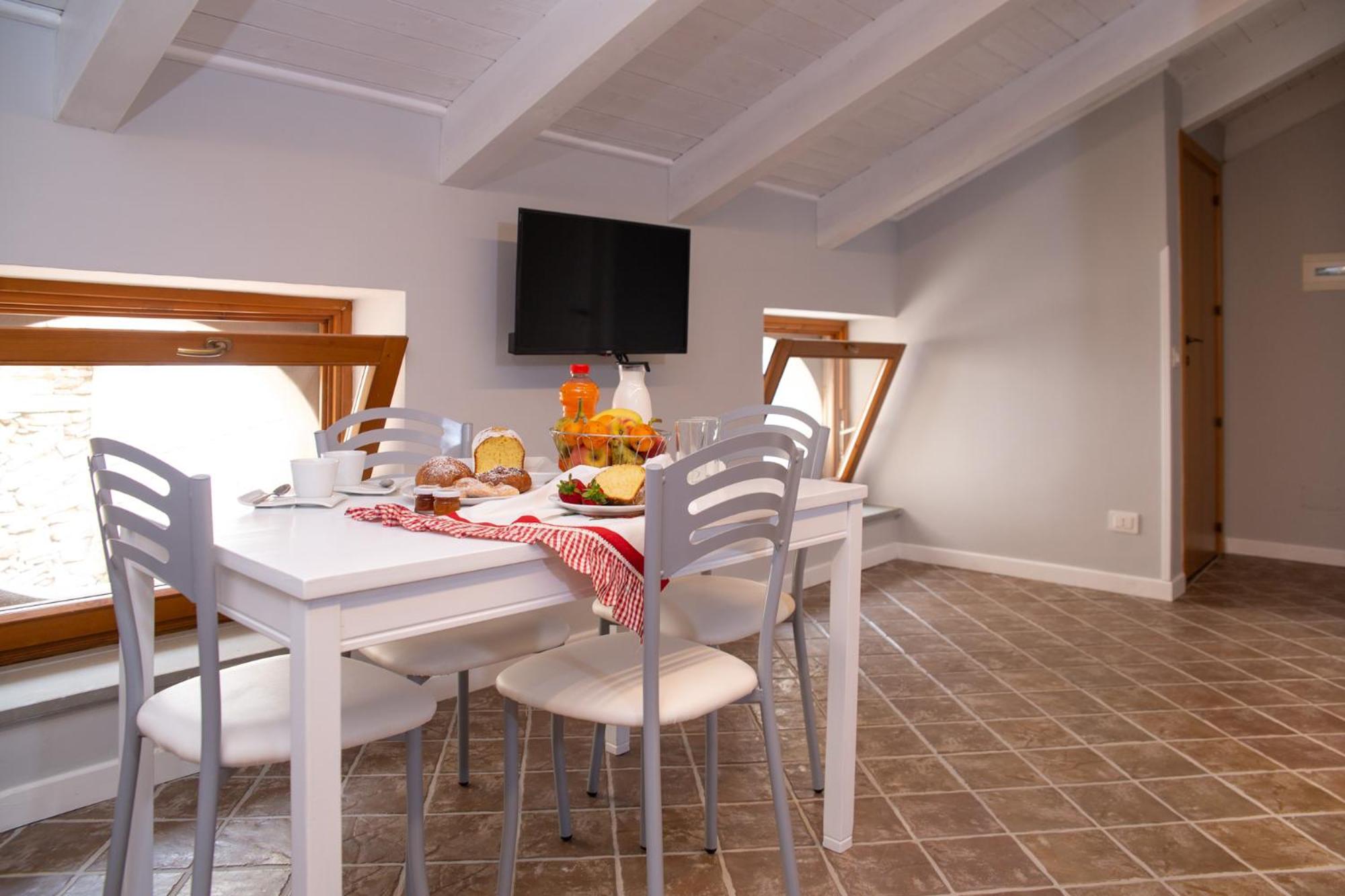 One-Bedroom Apartment - Photo 3