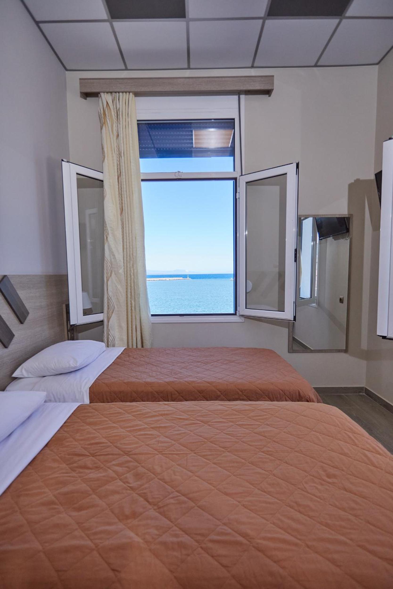 Double Room with Sea View photo 2