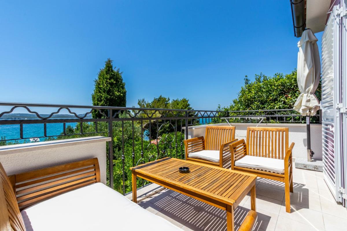 Apartment with Sea View photo 1