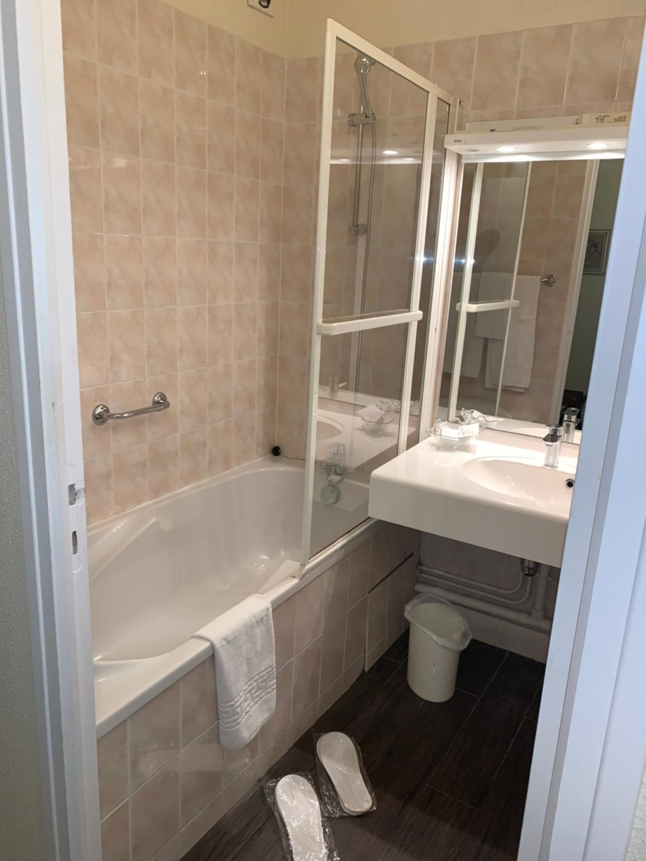 Double Room - Photo 8