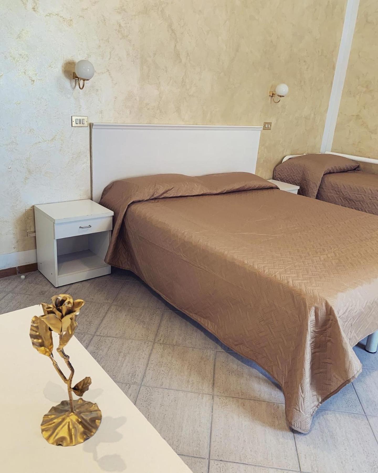 Standard Triple Room - Photo 1