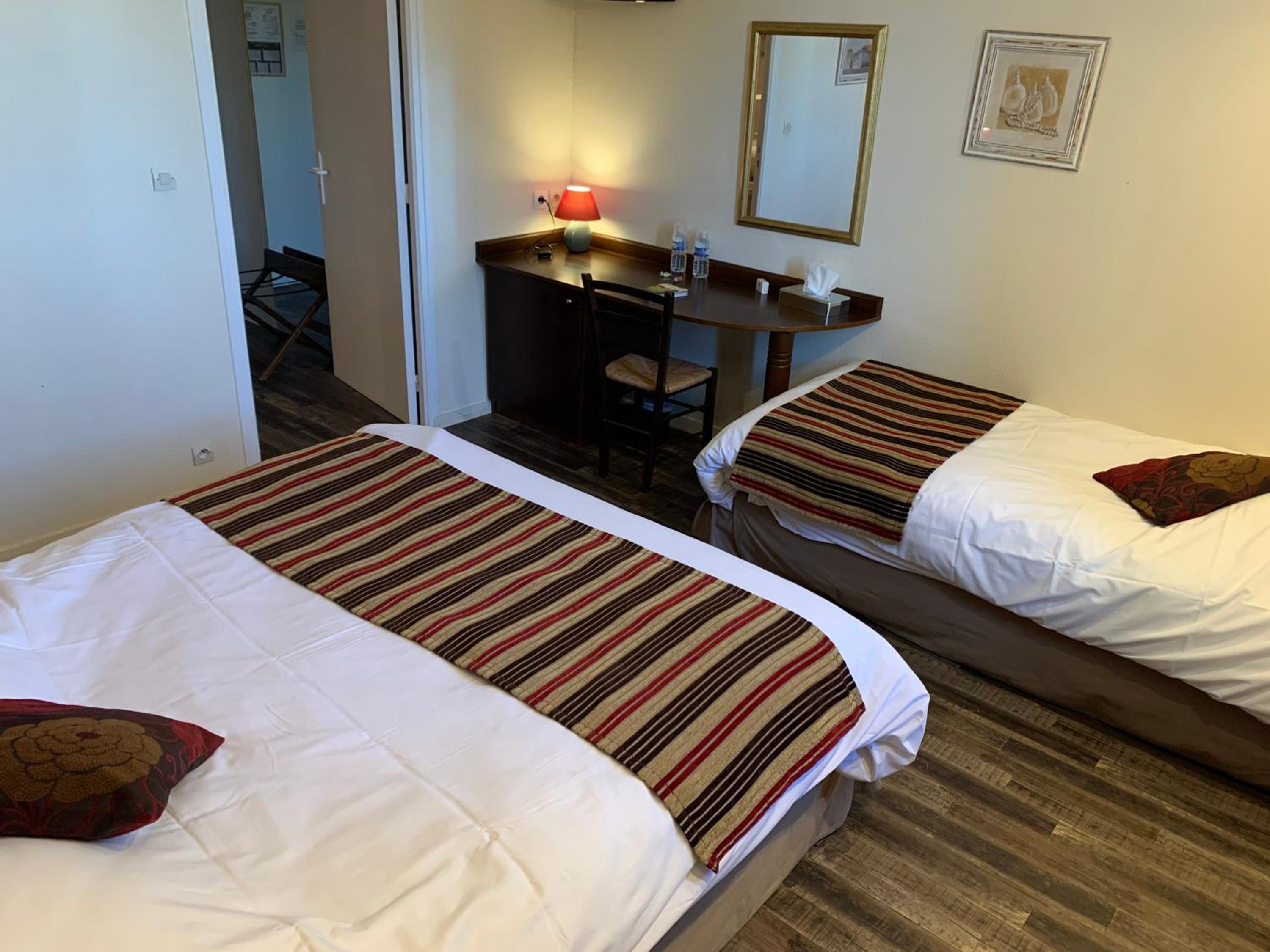Triple Room (2 Adults + 1 Child) - Photo 6