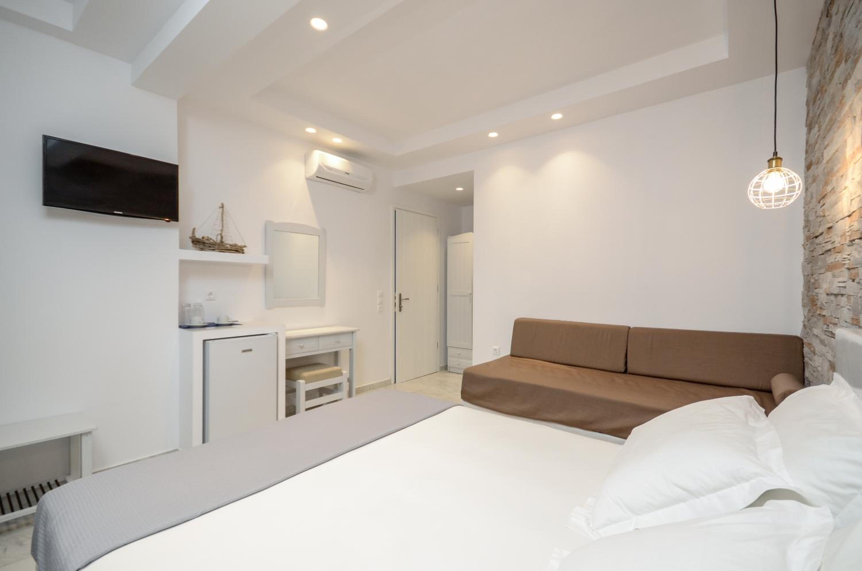 Double Room - Photo 11